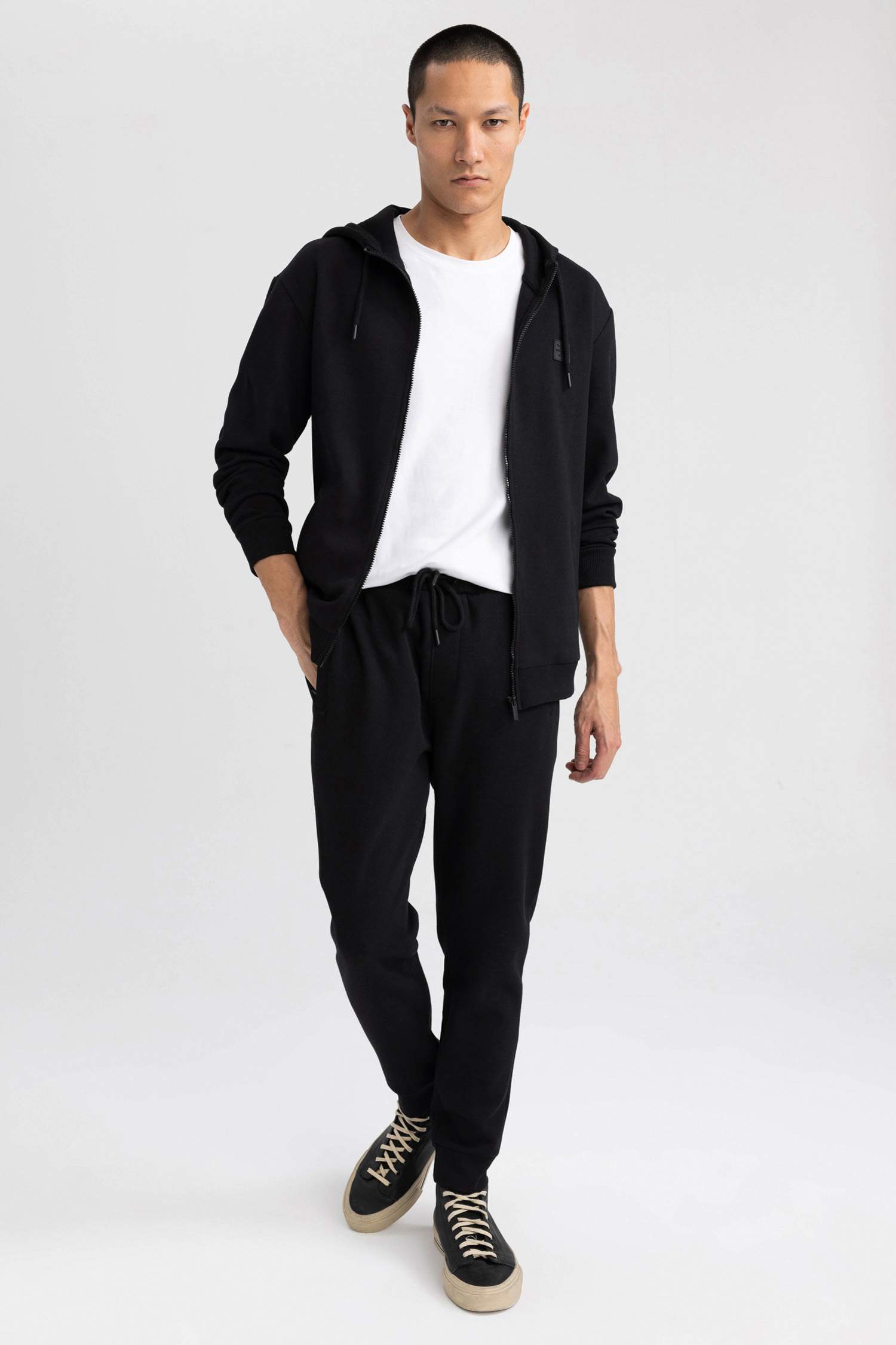 Штаны приталенного кроя