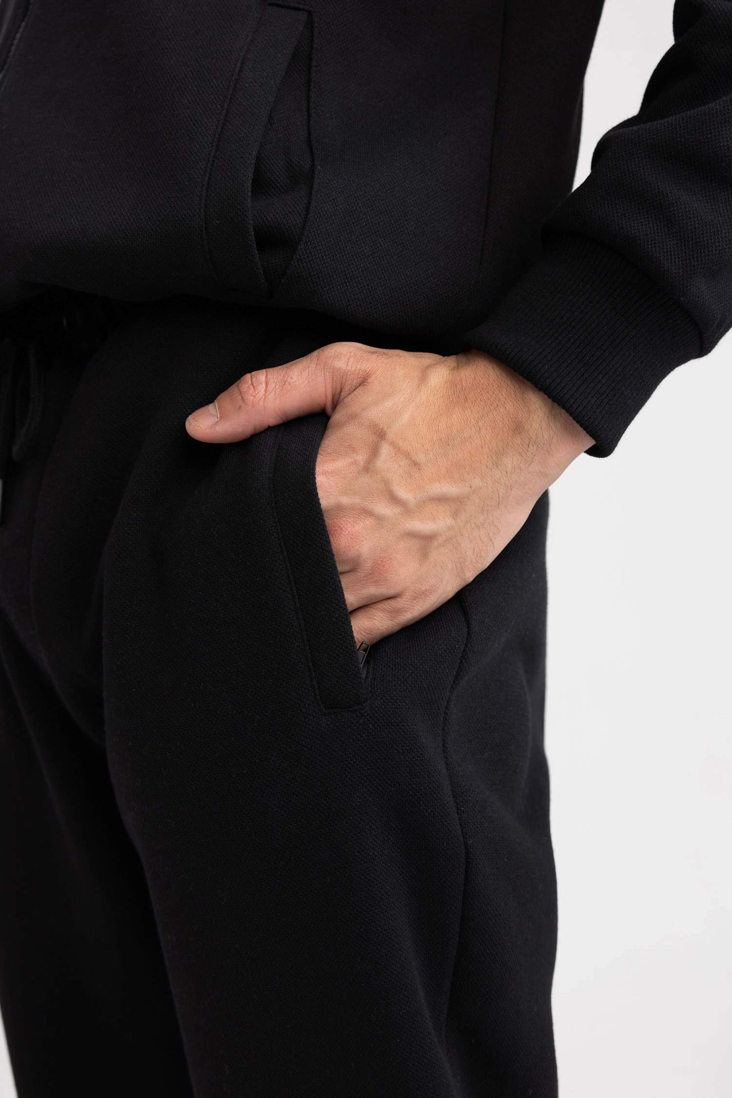 Штаны приталенного кроя