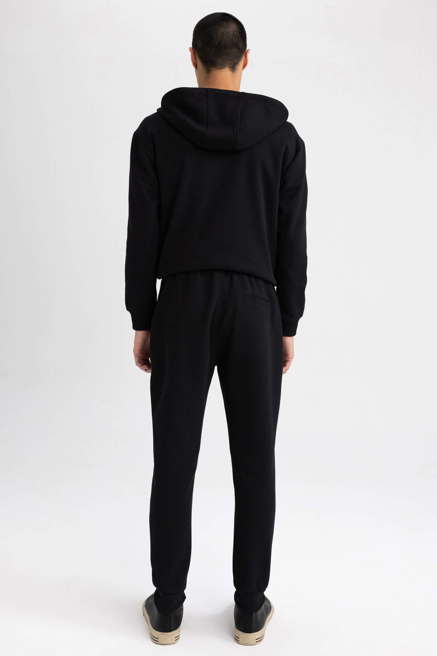 Штаны приталенного кроя