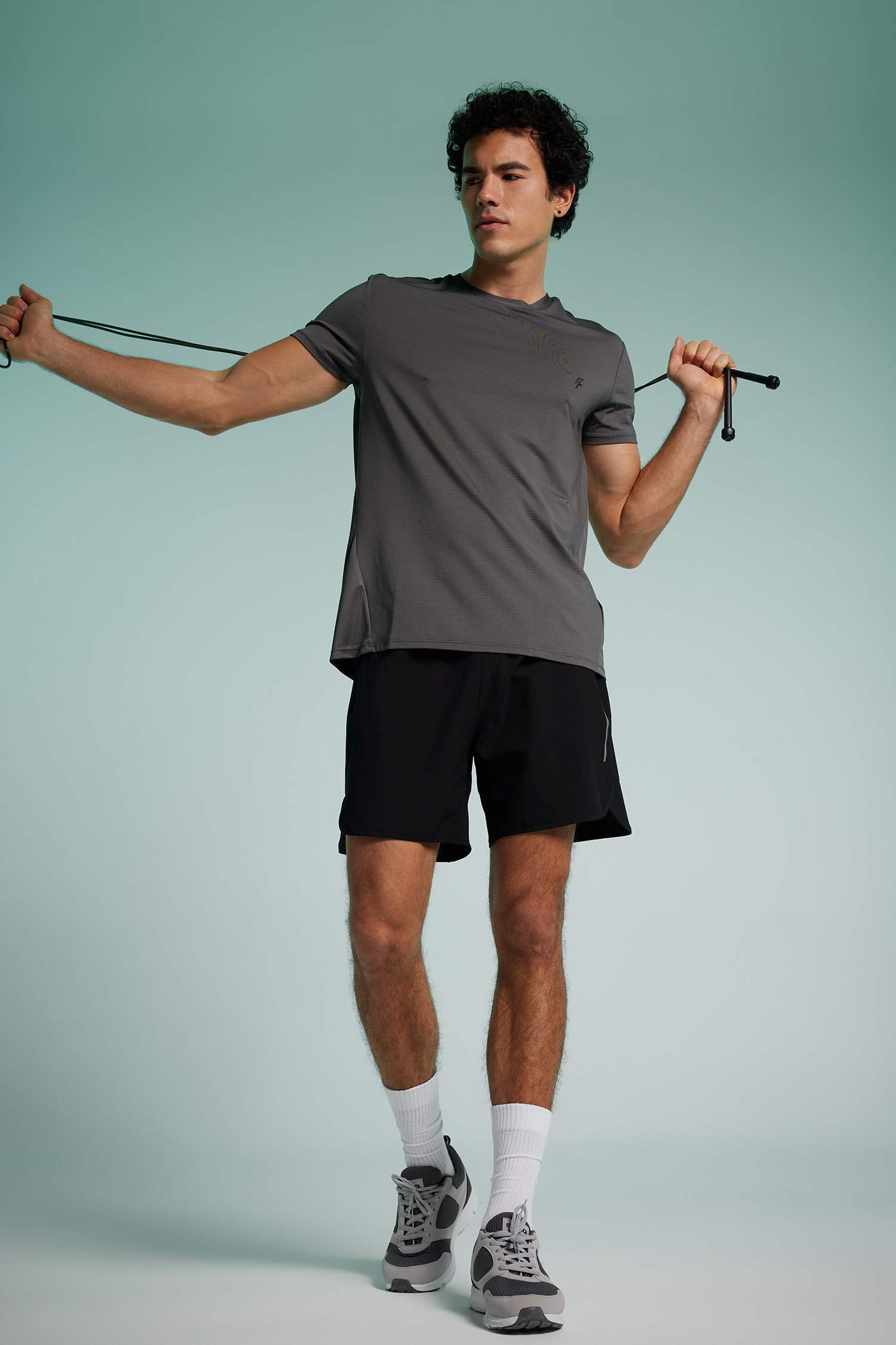 تي شيرت رياضي قصة عادية برقبة مستديرة