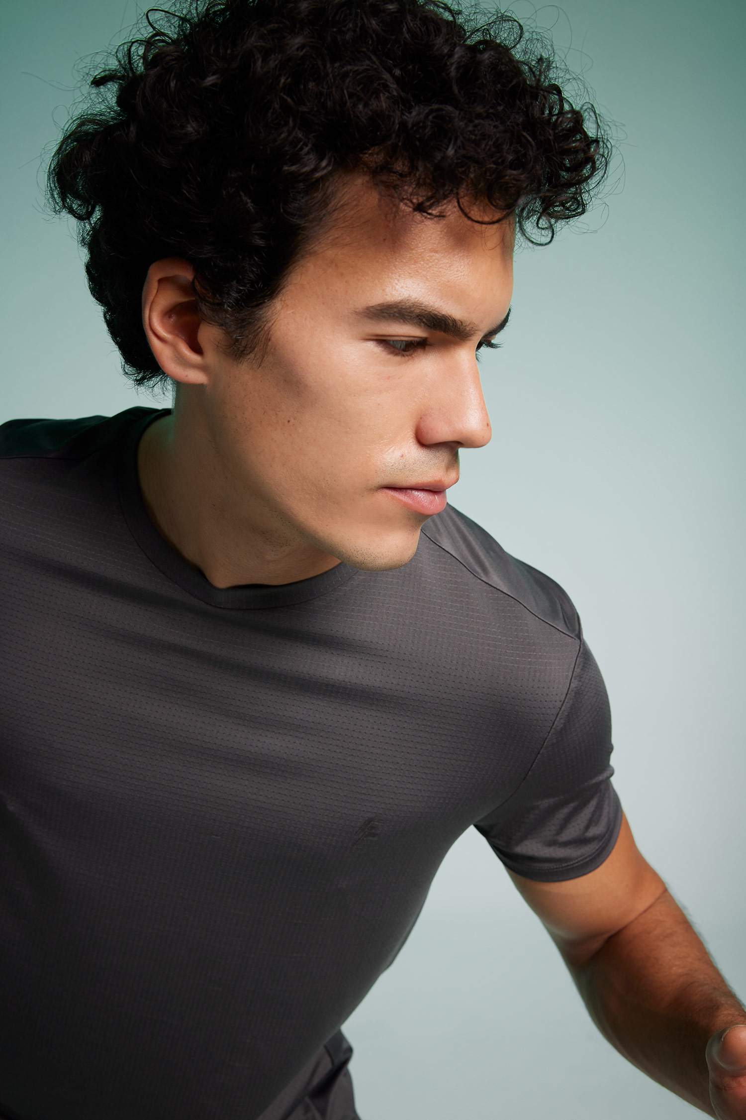 تي شيرت رياضي قصة عادية برقبة مستديرة