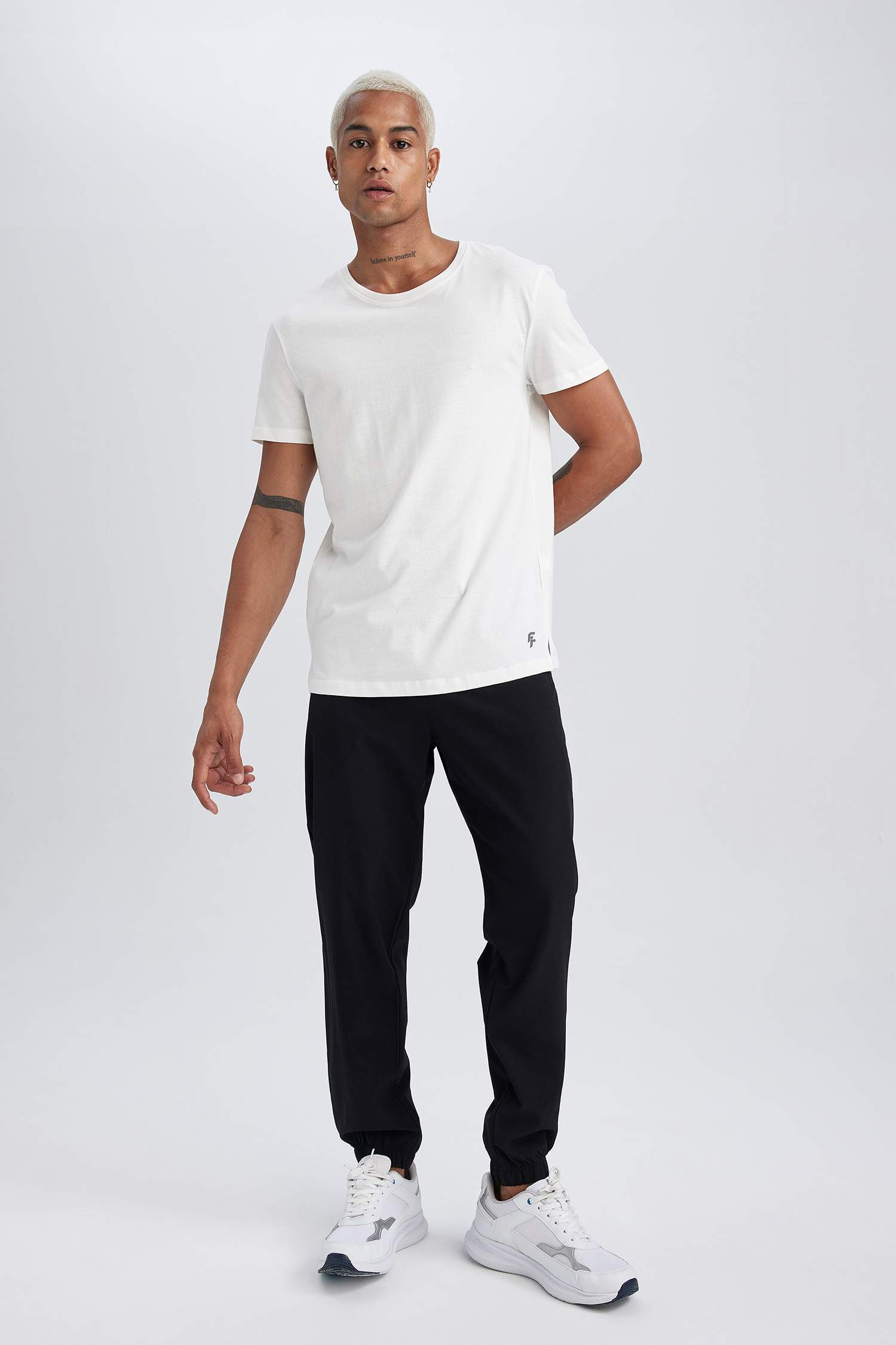 بنطلون بجامة رياضي سليم فيت من DeFactoFit