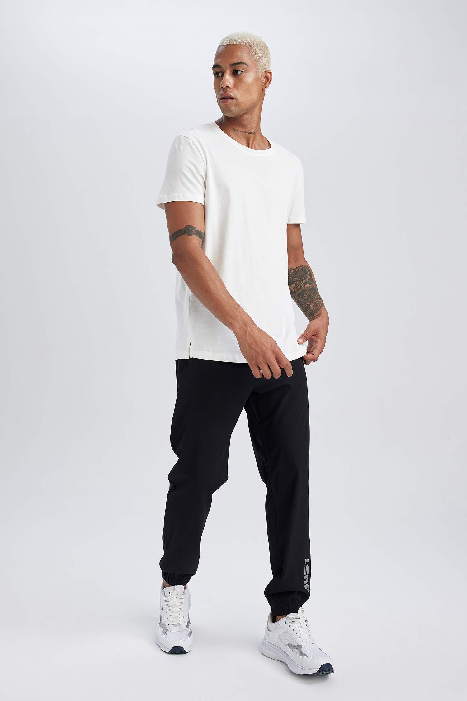 بنطلون بجامة رياضي سليم فيت من DeFactoFit