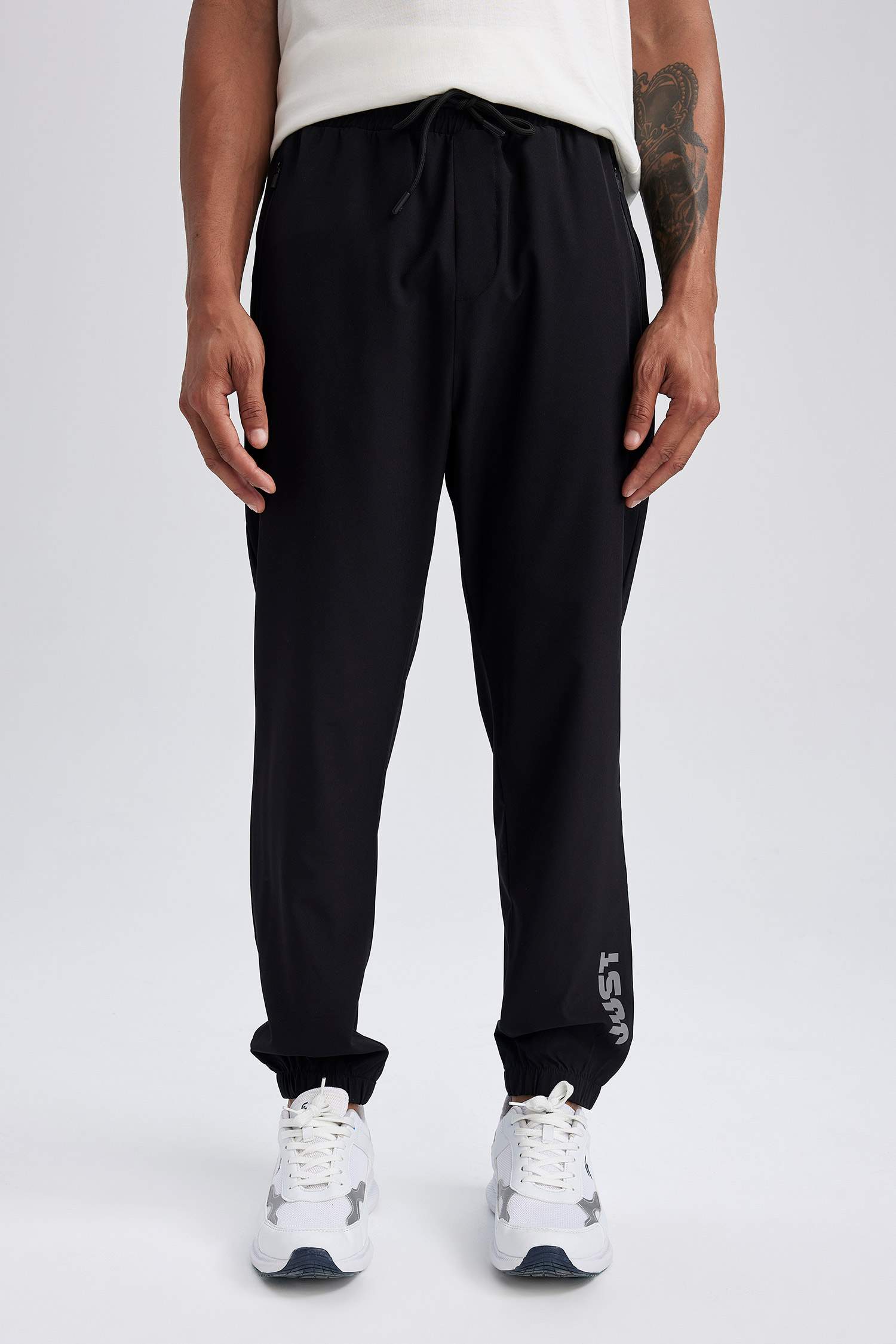 بنطلون بجامة رياضي سليم فيت من DeFactoFit