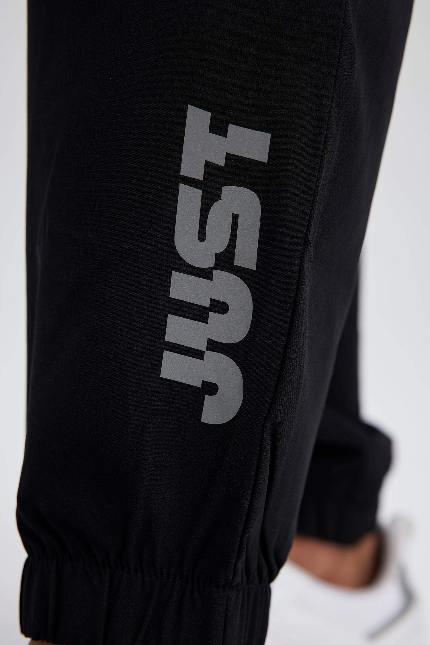 بنطلون بجامة رياضي سليم فيت من DeFactoFit