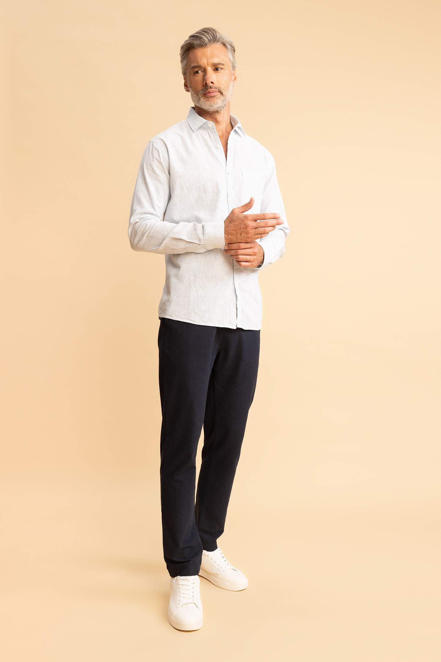 Рубашка стандартного кроя с длинным рукавом