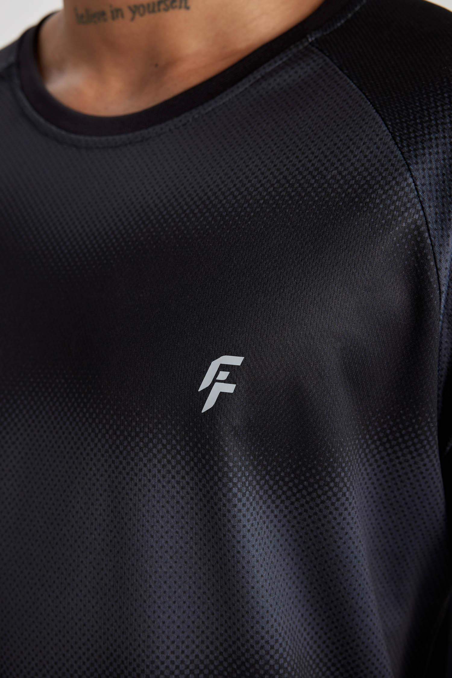 تيشيرت نص ردن رياضي محبوك سليم فيت من DeFactoFit