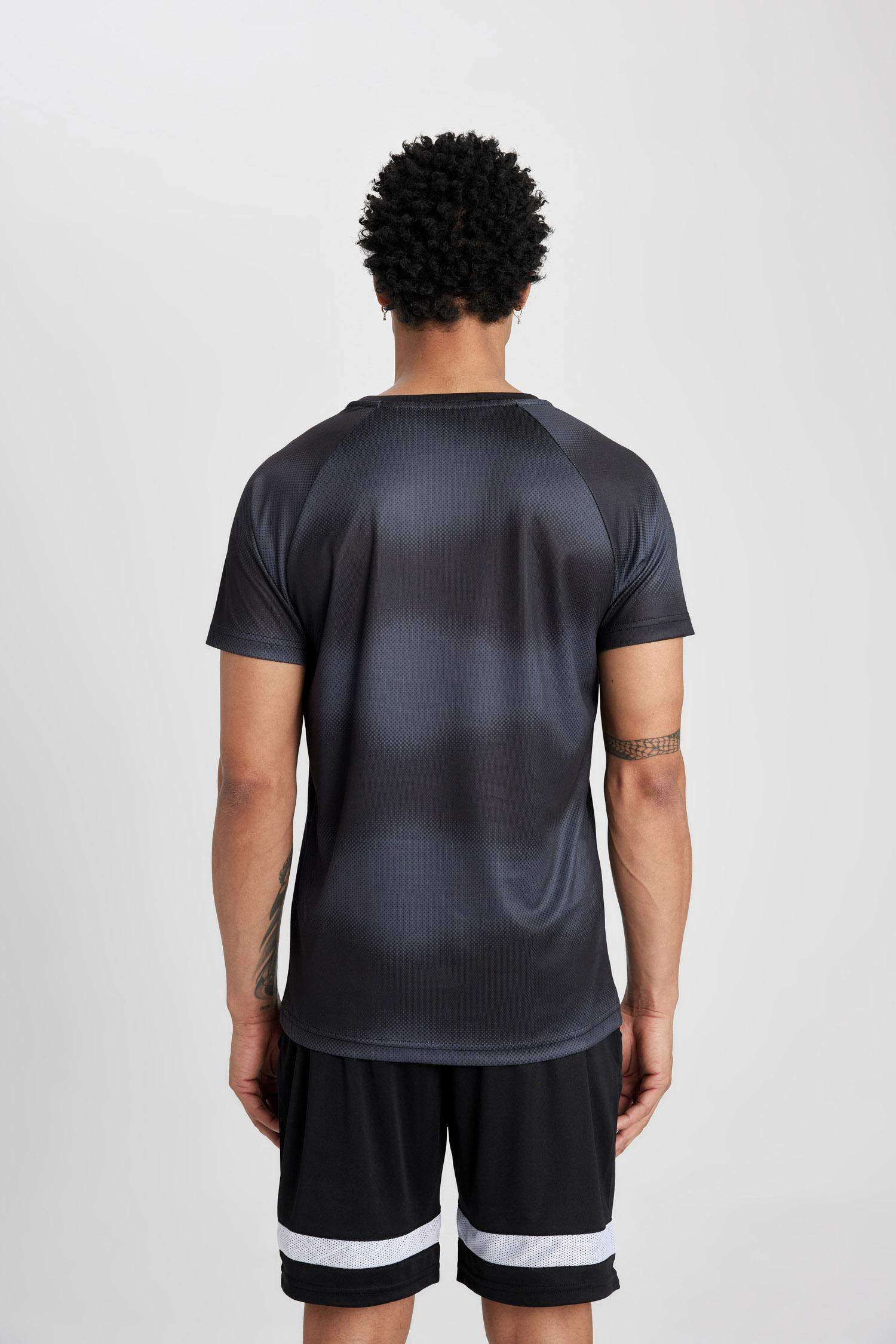 تيشيرت نص ردن رياضي محبوك سليم فيت من DeFactoFit