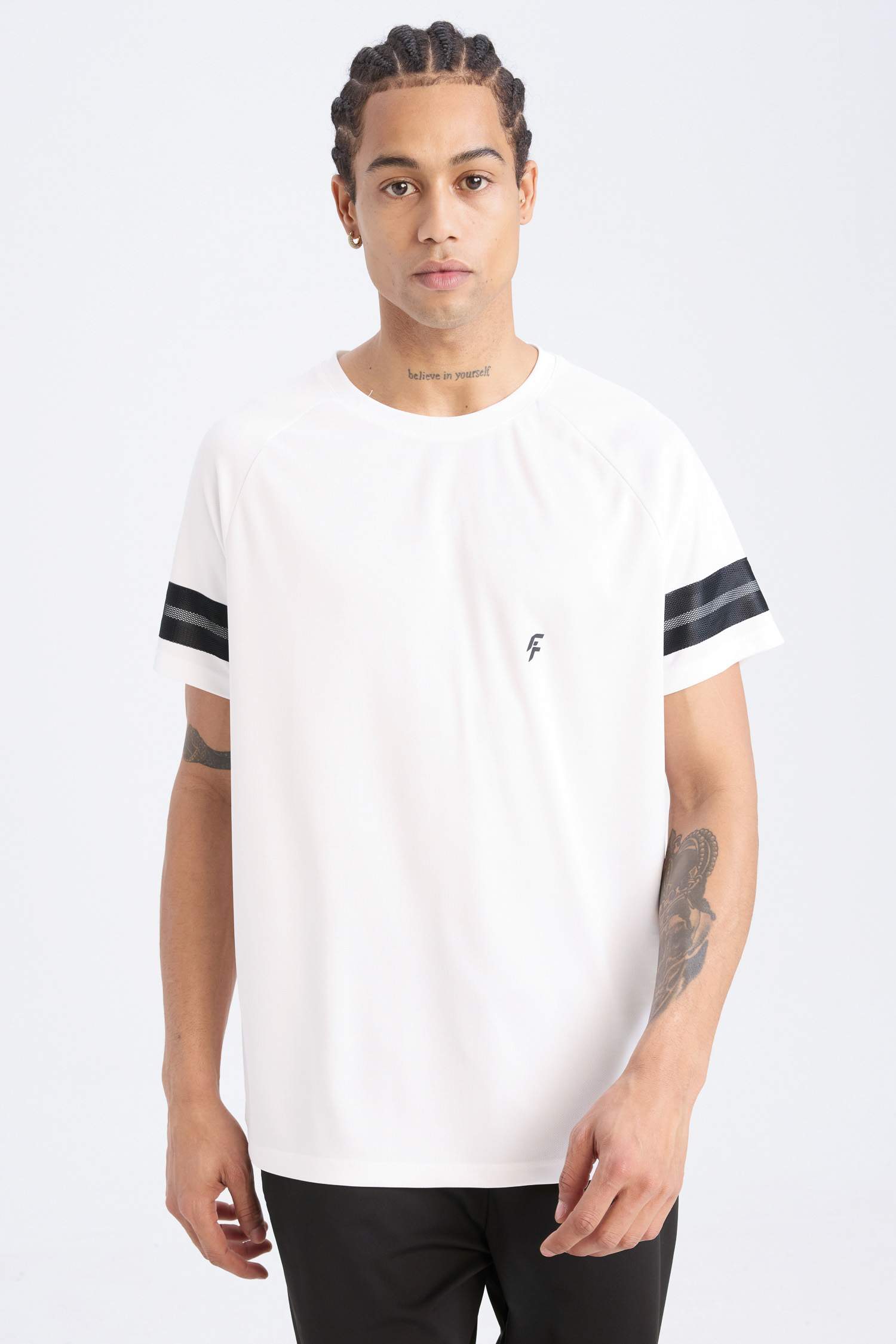 تيشيرت رياضي نص ردن سليم فيت من DeFactoFit