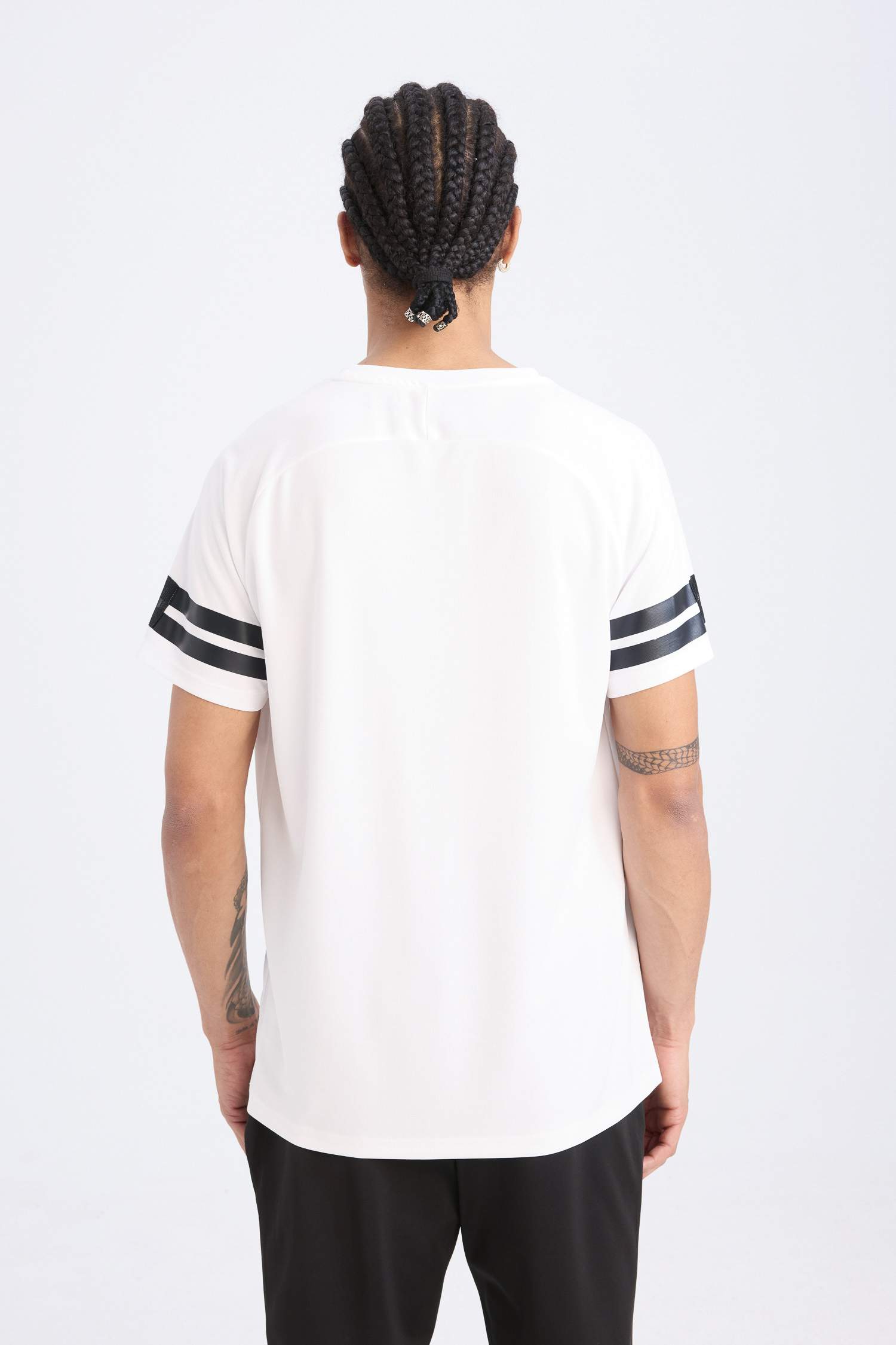 дөңгелек жаға басып шығарылған Футболка