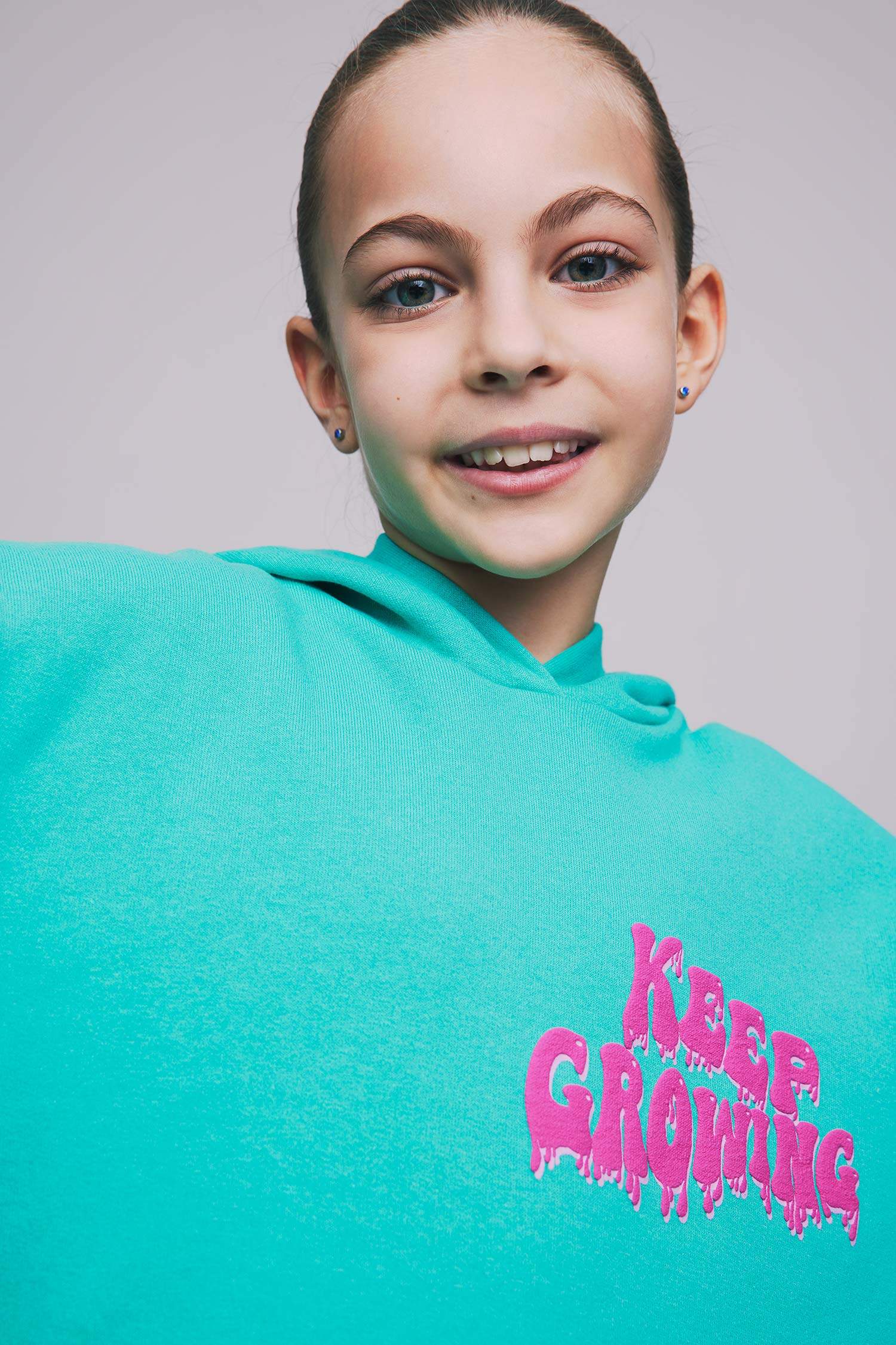 Світшот свободного крою з принтом на спині для дівчаток