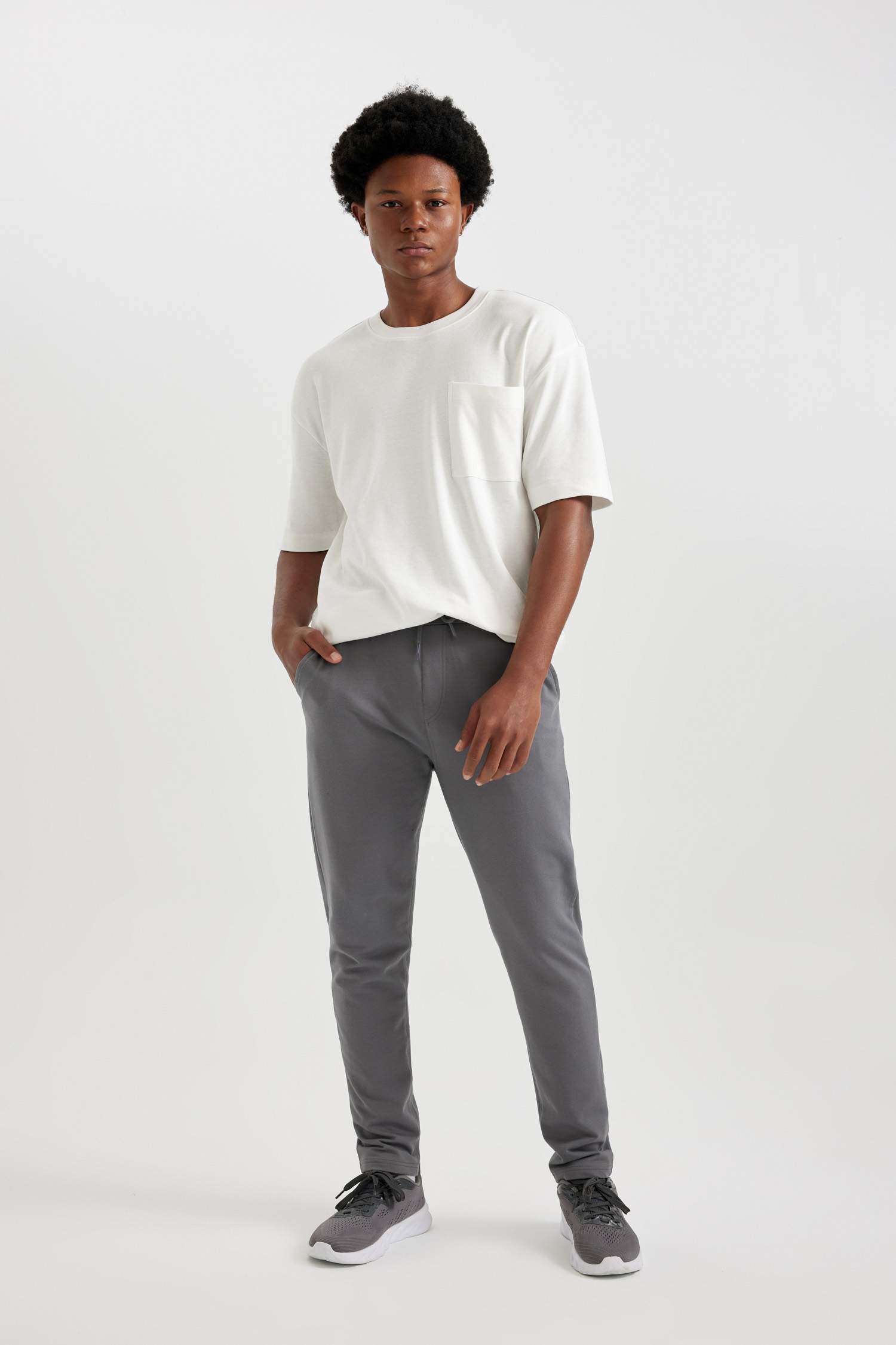 بنطلون بجامة رياضي سليم فيت من DeFactoFit