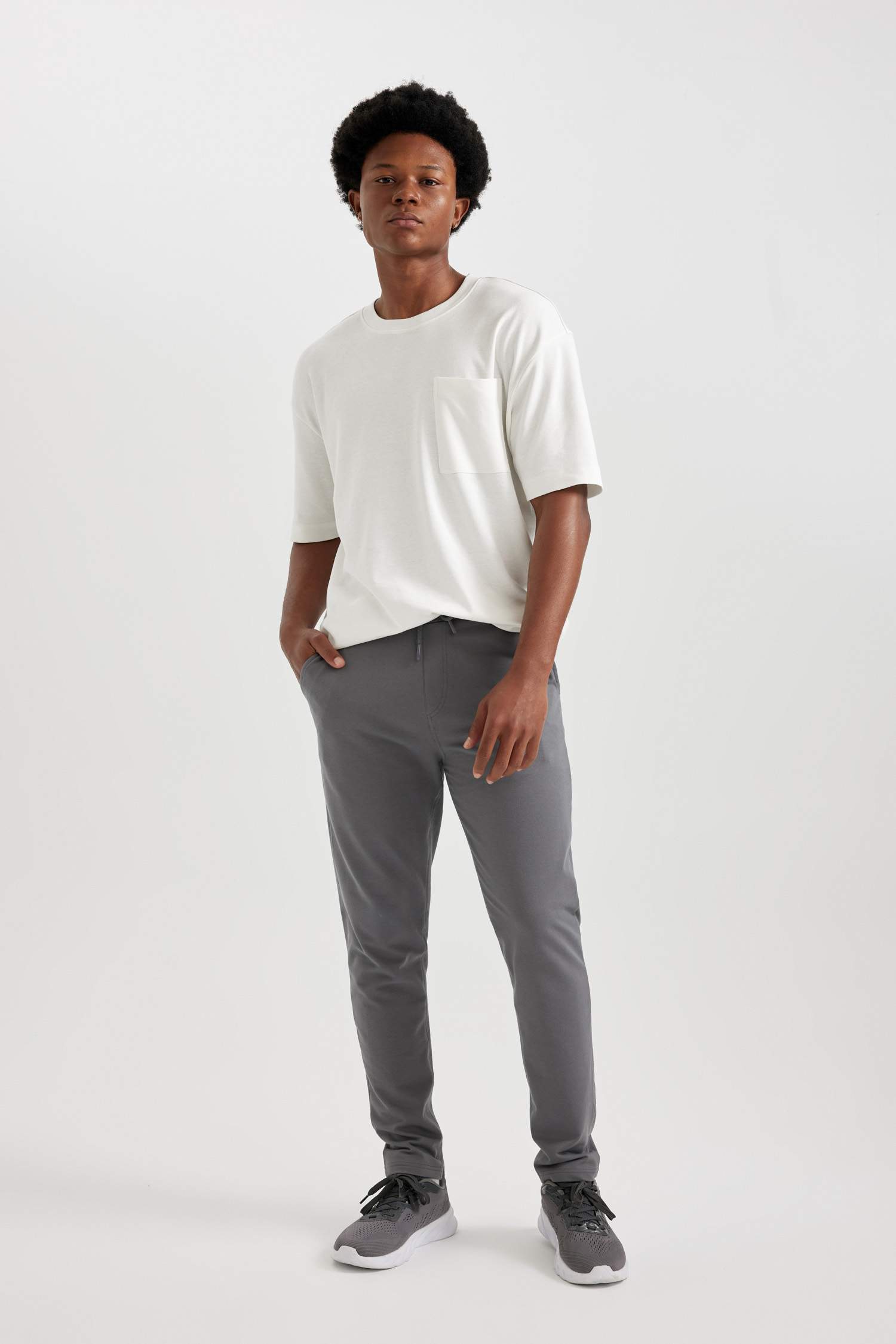 بنطلون بجامة رياضي سليم فيت من DeFactoFit