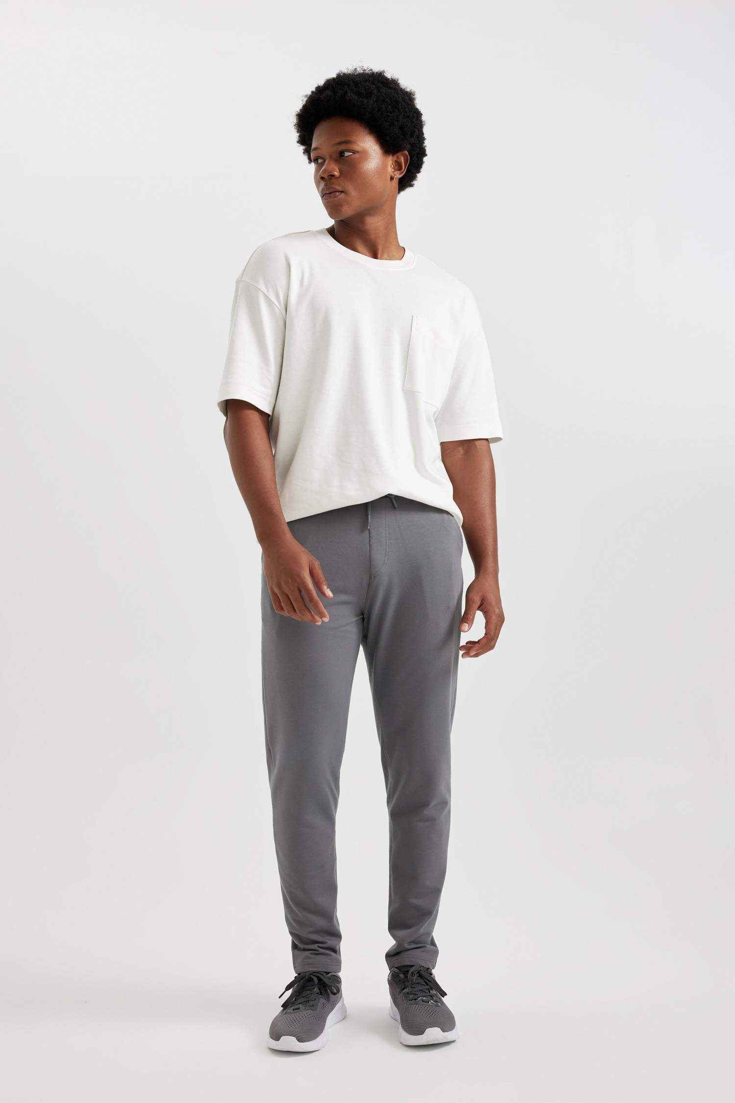 بنطلون بجامة رياضي سليم فيت من DeFactoFit