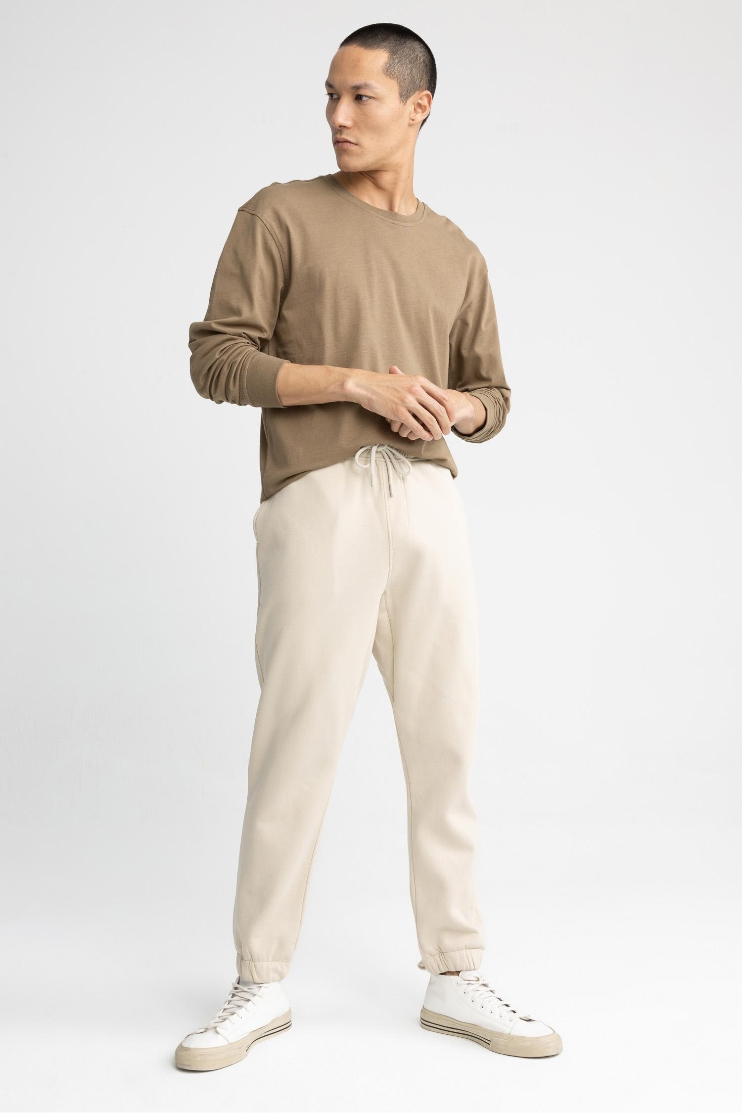 Brown MEN Relax Fit Crew Neck Basic Sweatshirt 2758598 | DeFacto