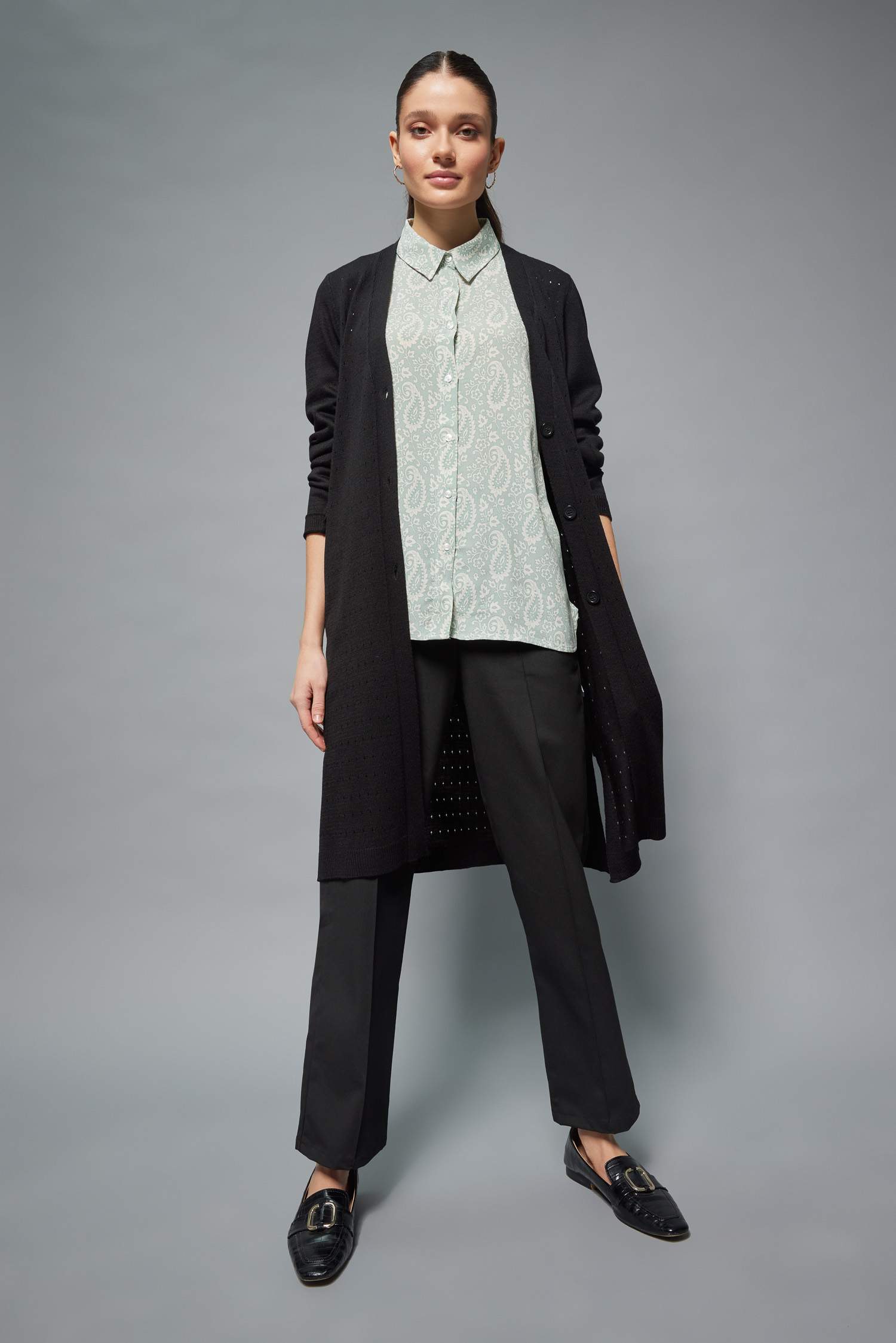 كارديجان تريكو قصة عادية وياقة V