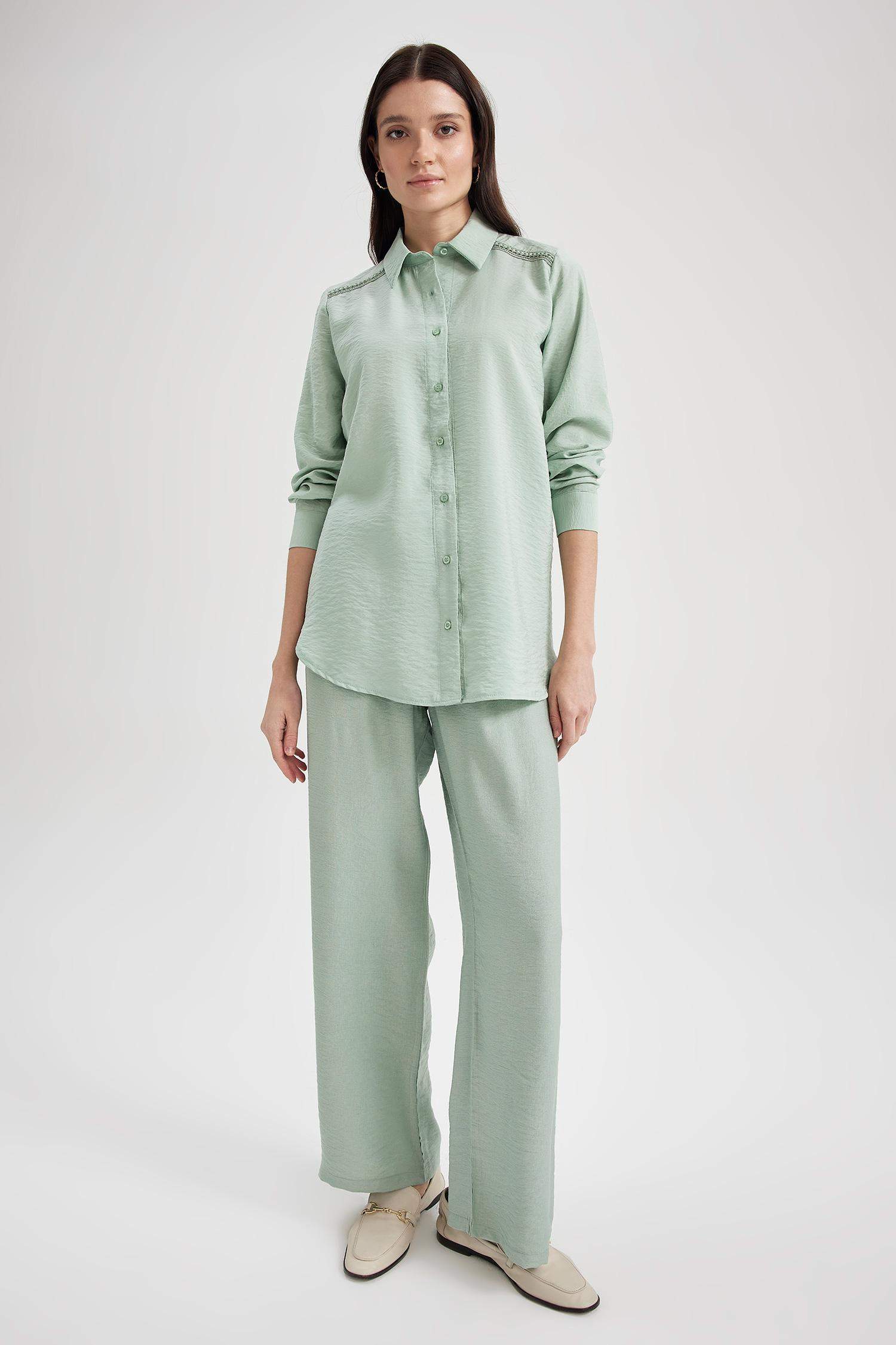 Рубашка стандартного кроя с круглым вырезом