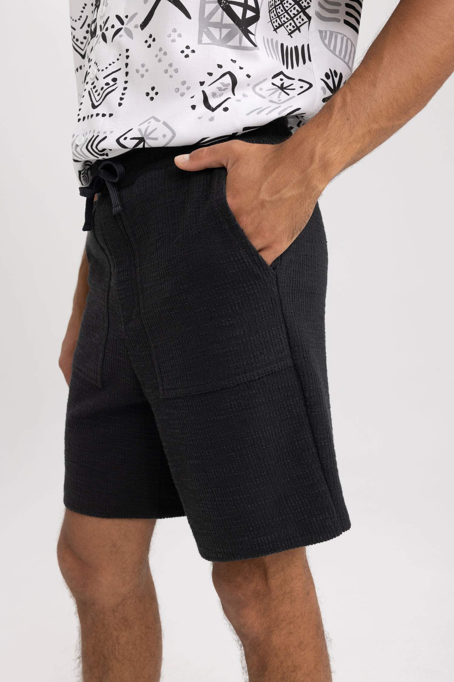 برمودا رجالي قصة عادية أنثرا