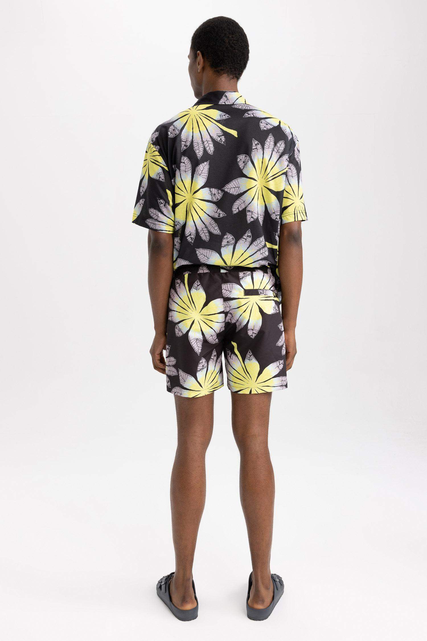 Тоқымалы жүзу шолақ шалбар график қысқа ұзындық