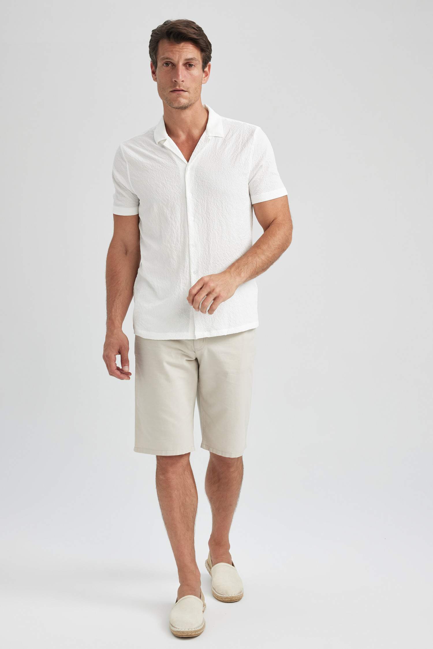 Short Bermuda en Lin mélangé à coupe régulière