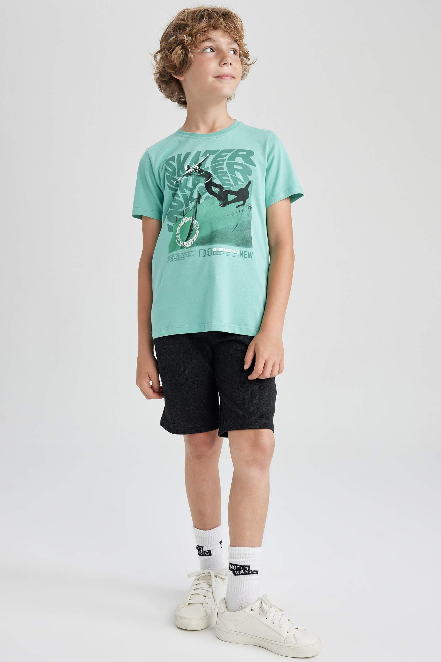 طقم اولادي شورت تيشيرت - قطعتين