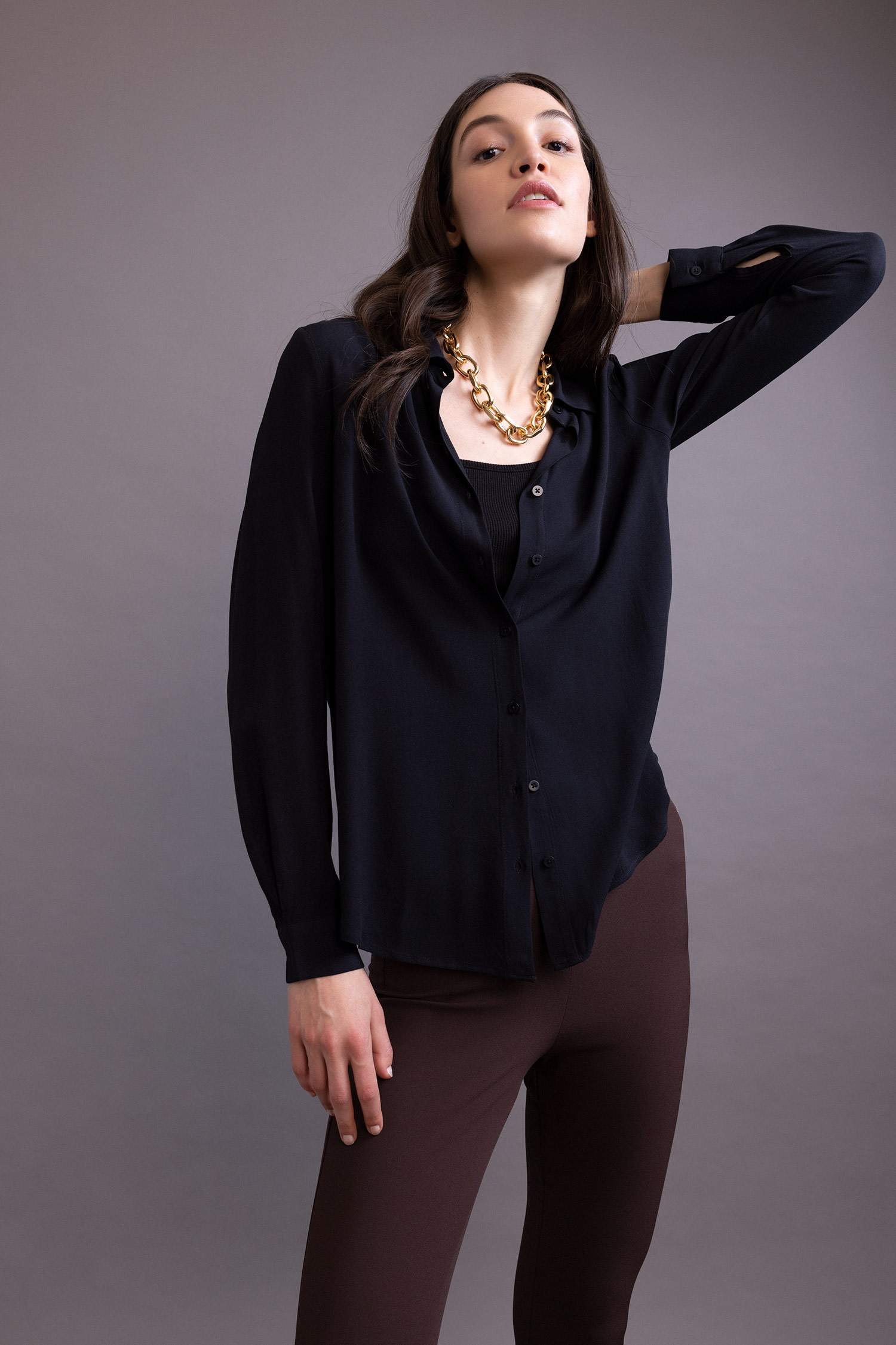 قميص بقصة عادية طويل الأكمام