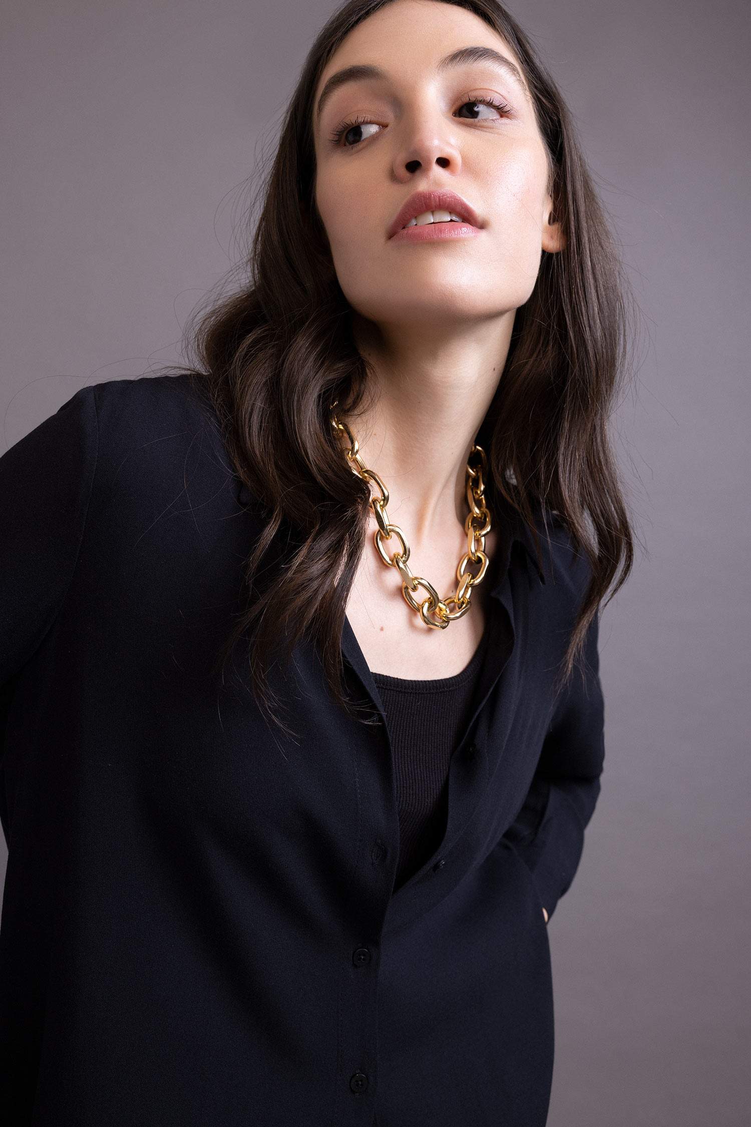 قميص بقصة عادية طويل الأكمام