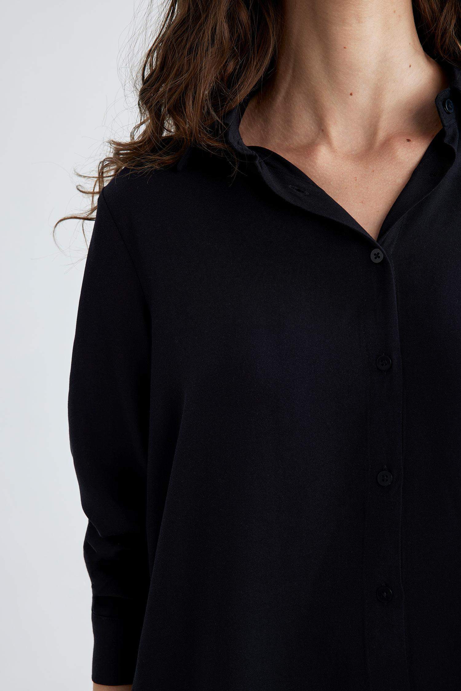 قميص بقصة عادية طويل الأكمام