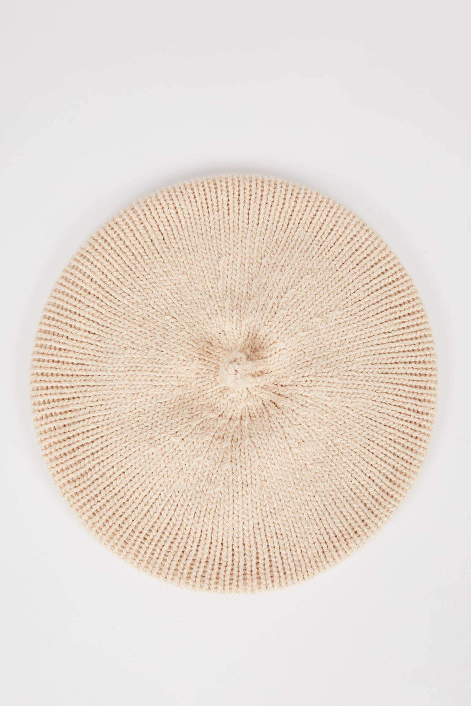 قبعة رسام تريكو بناتي