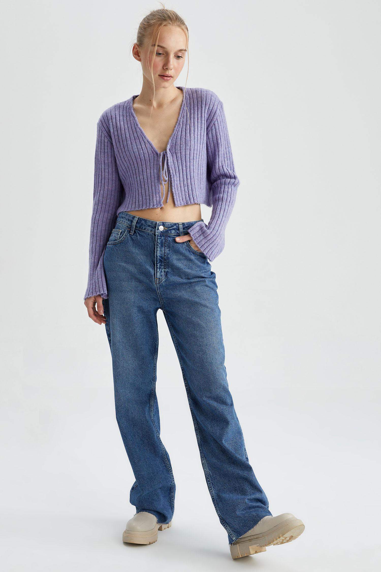 Джинсы в стиле 90-х широкие