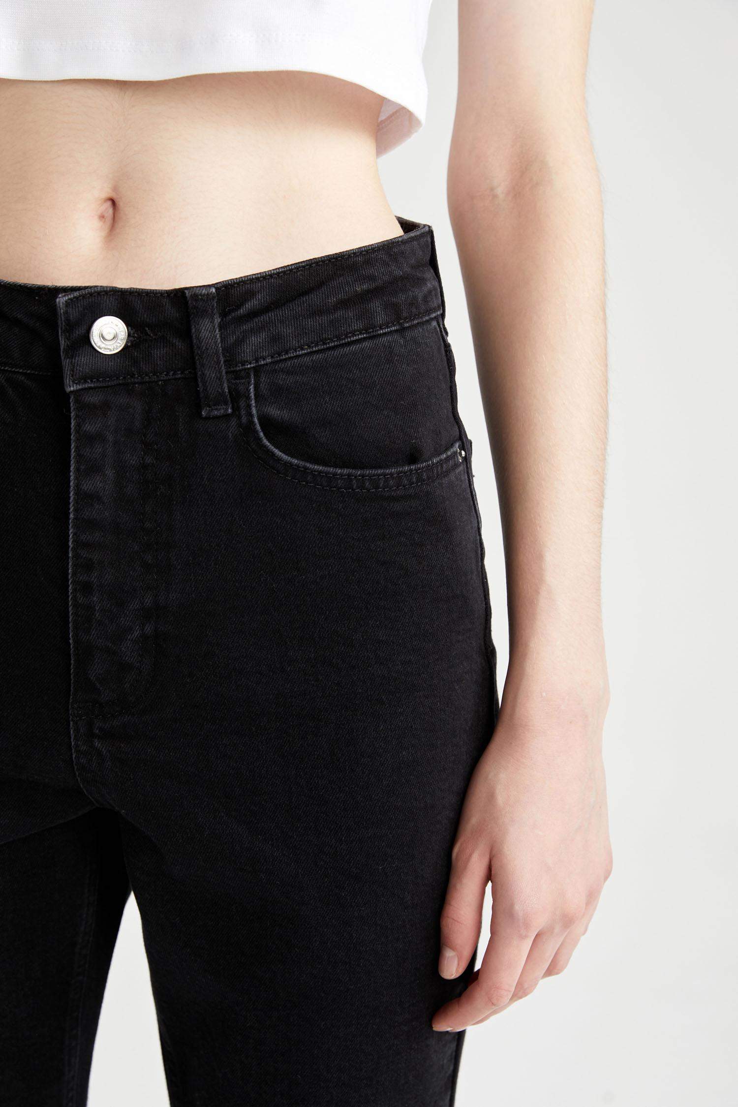 Black WOMAN High Waist Cut-Off Jeans 2736878 | DeFacto