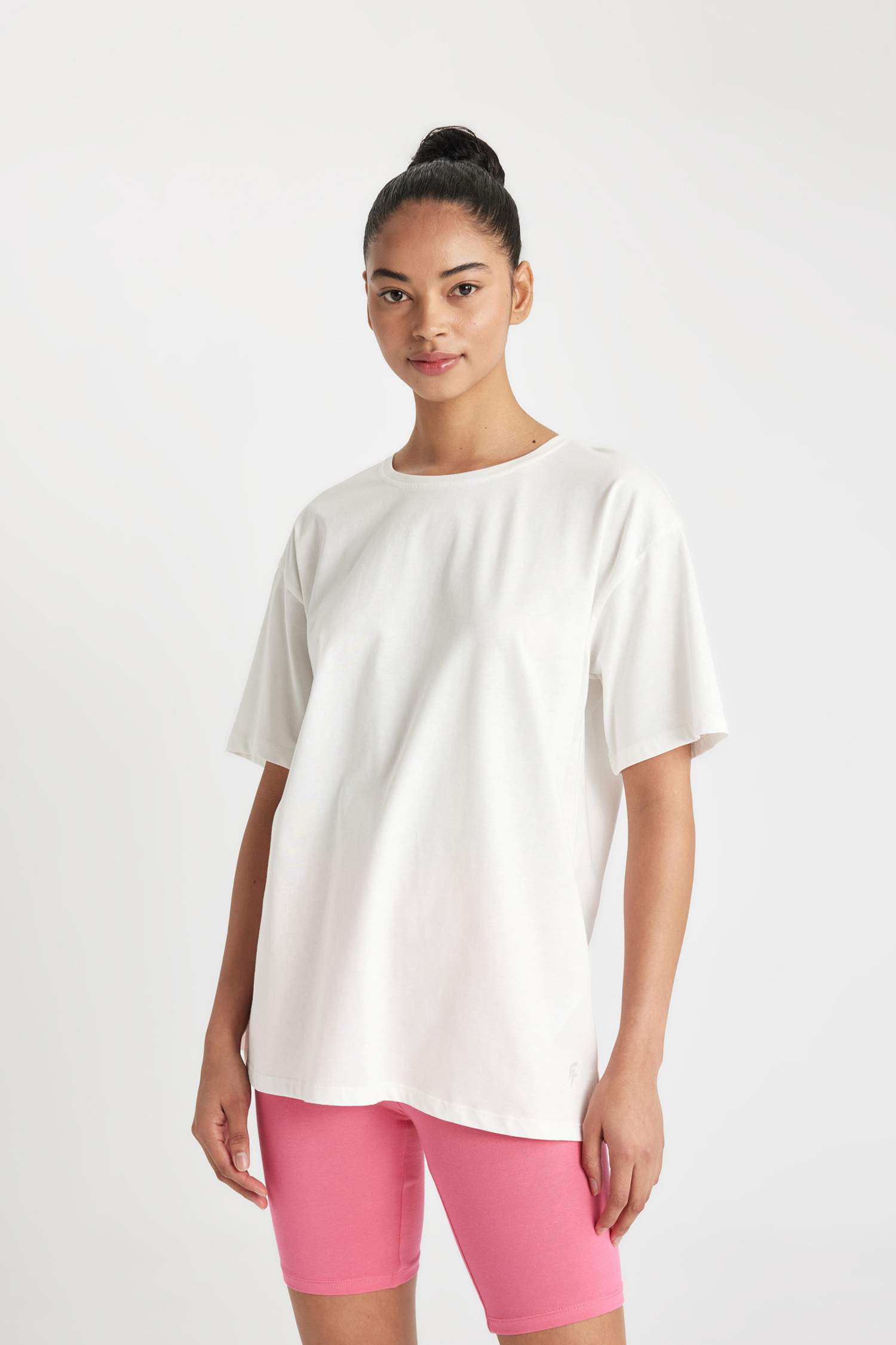 تيشيرت رياضي نص كم بطبعة شعار واسع من DeFactoFit