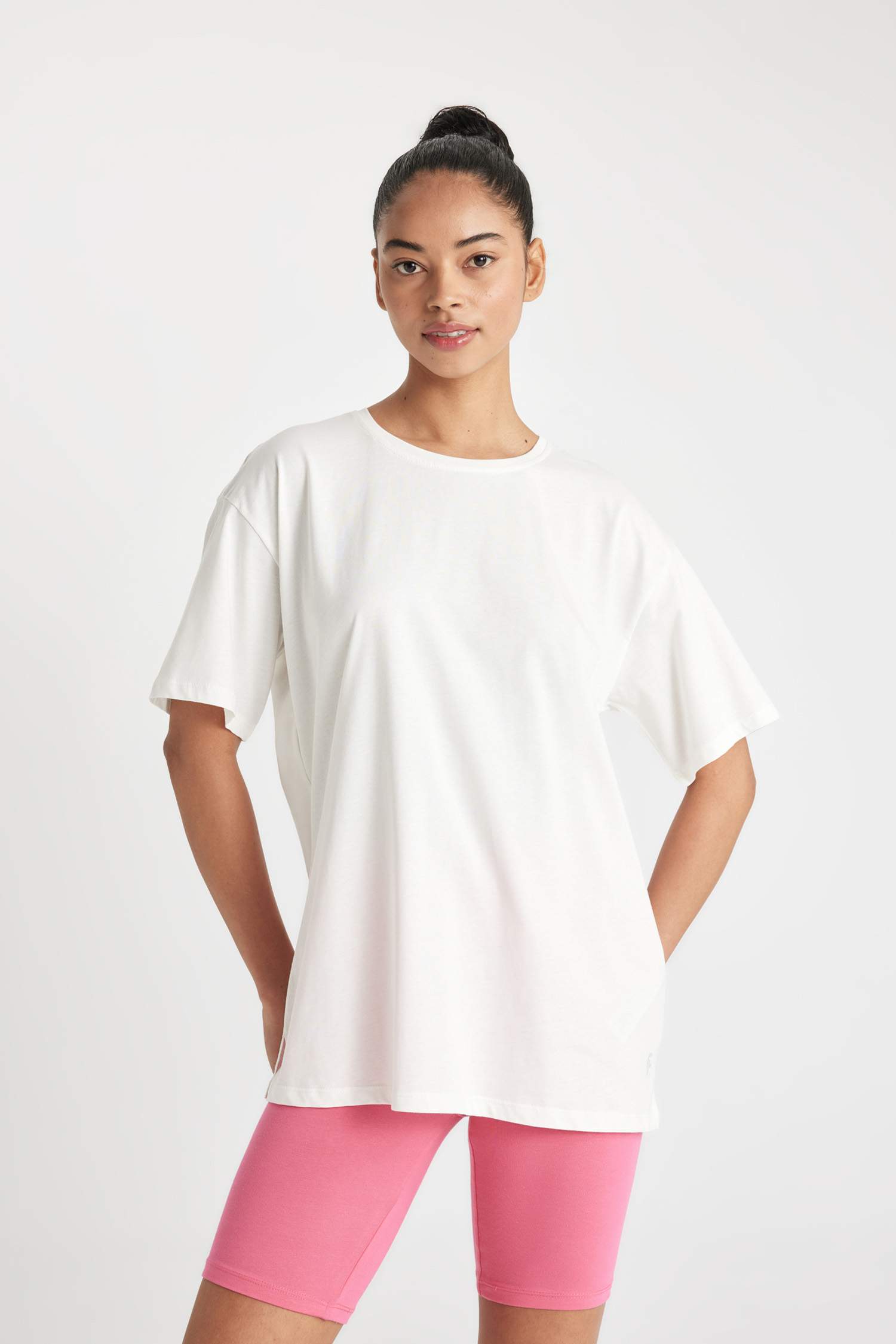 تيشيرت رياضي نص كم بطبعة شعار واسع من DeFactoFit