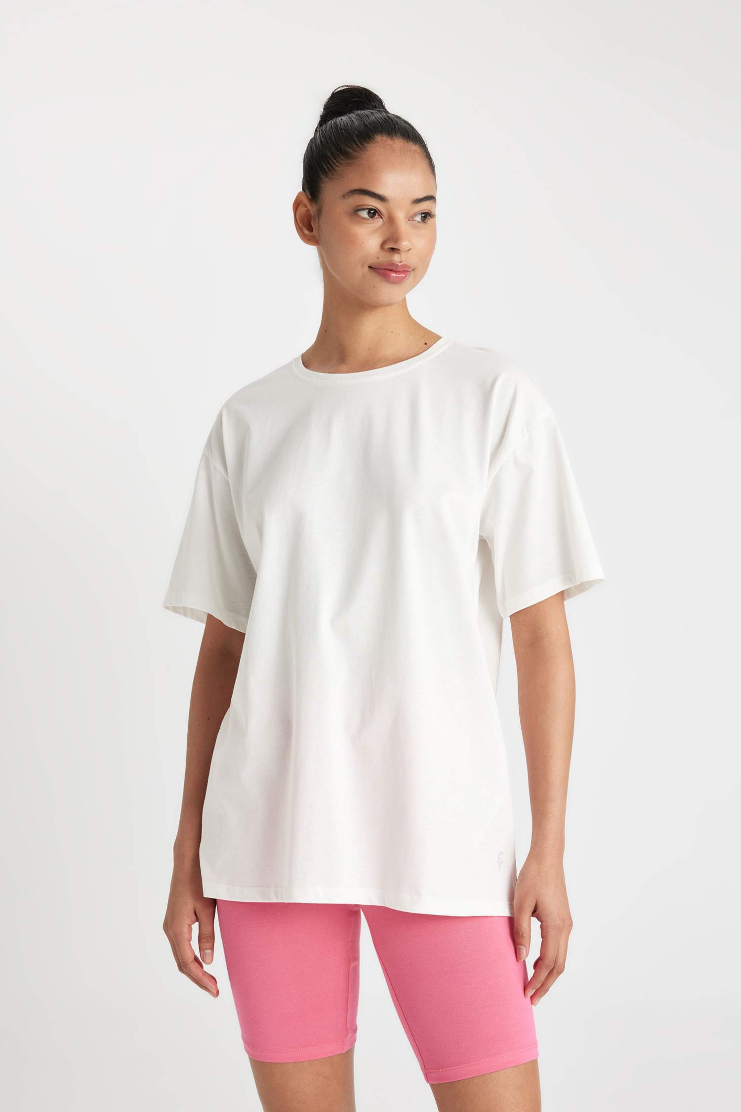 تيشيرت رياضي نص كم بطبعة شعار واسع من DeFactoFit