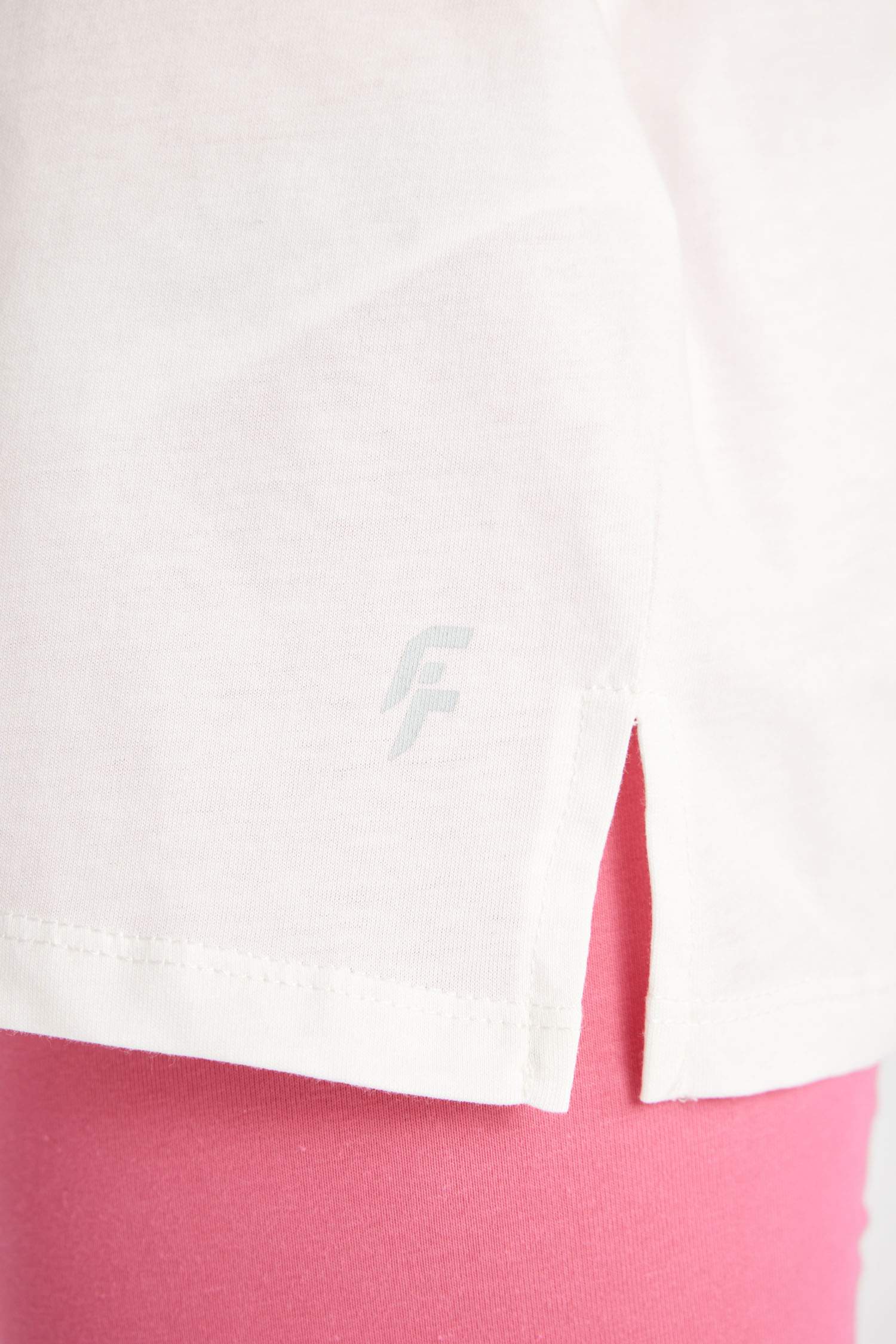 تيشيرت رياضي نص كم بطبعة شعار واسع من DeFactoFit