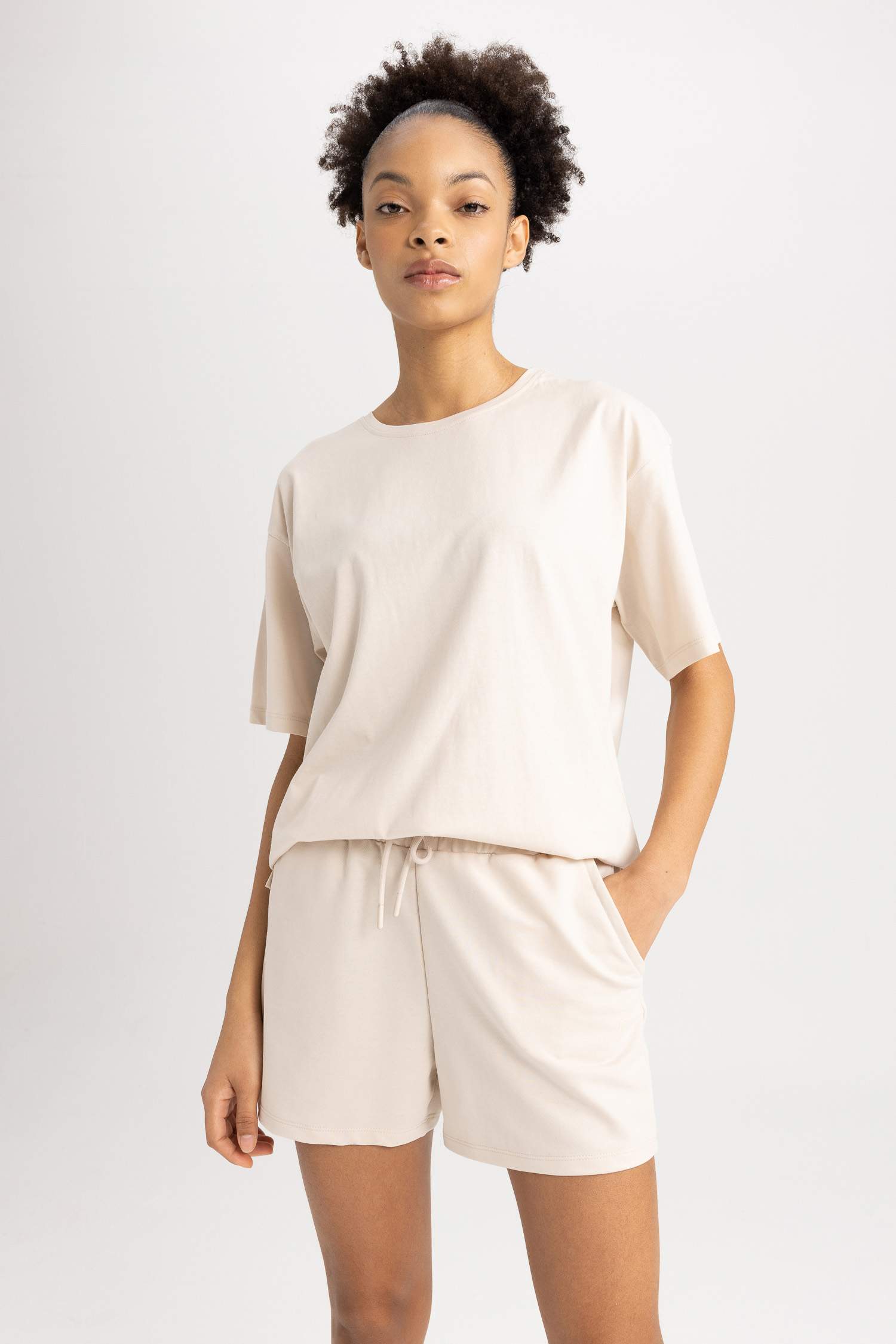 شورت قصة عادية بساق قصير