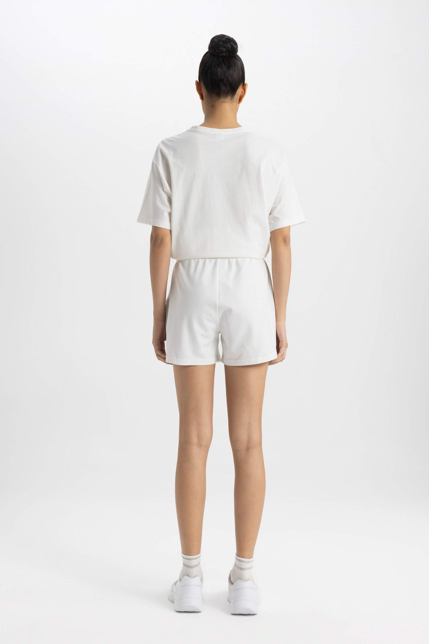 شورت رياضي قصير قصة عادية من DeFactoFit