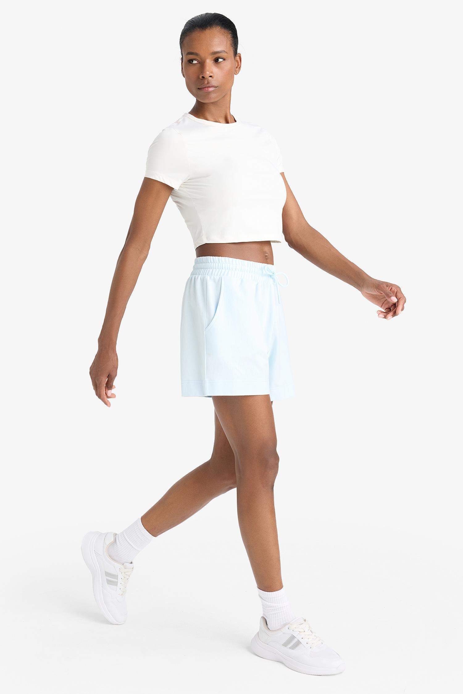 DeFactoFit Standart Fit Sporcu Kısa Paça Basic Düz Şort