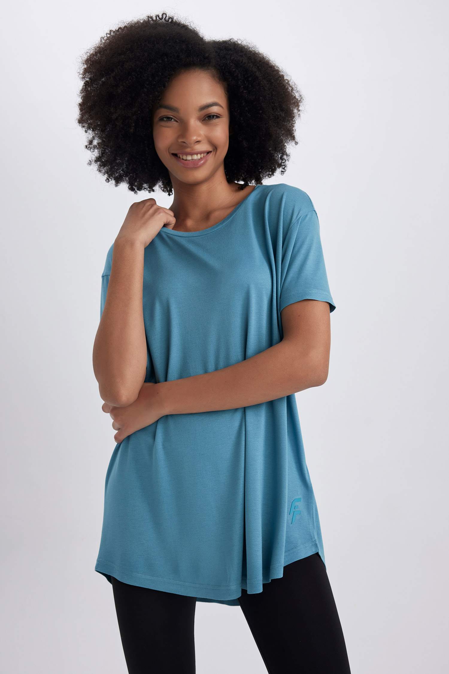 تيشيرت نص كم قصة مريحة برقبة مستديرة