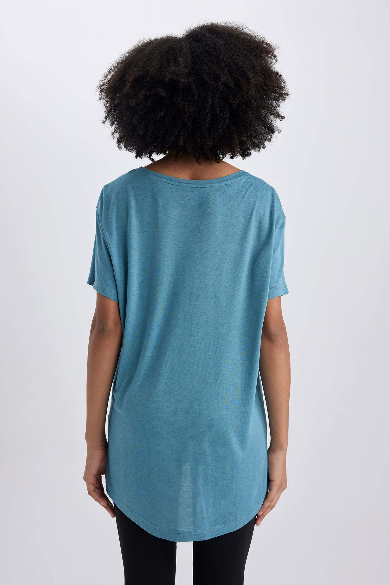 تيشيرت نص كم قصة مريحة برقبة مستديرة