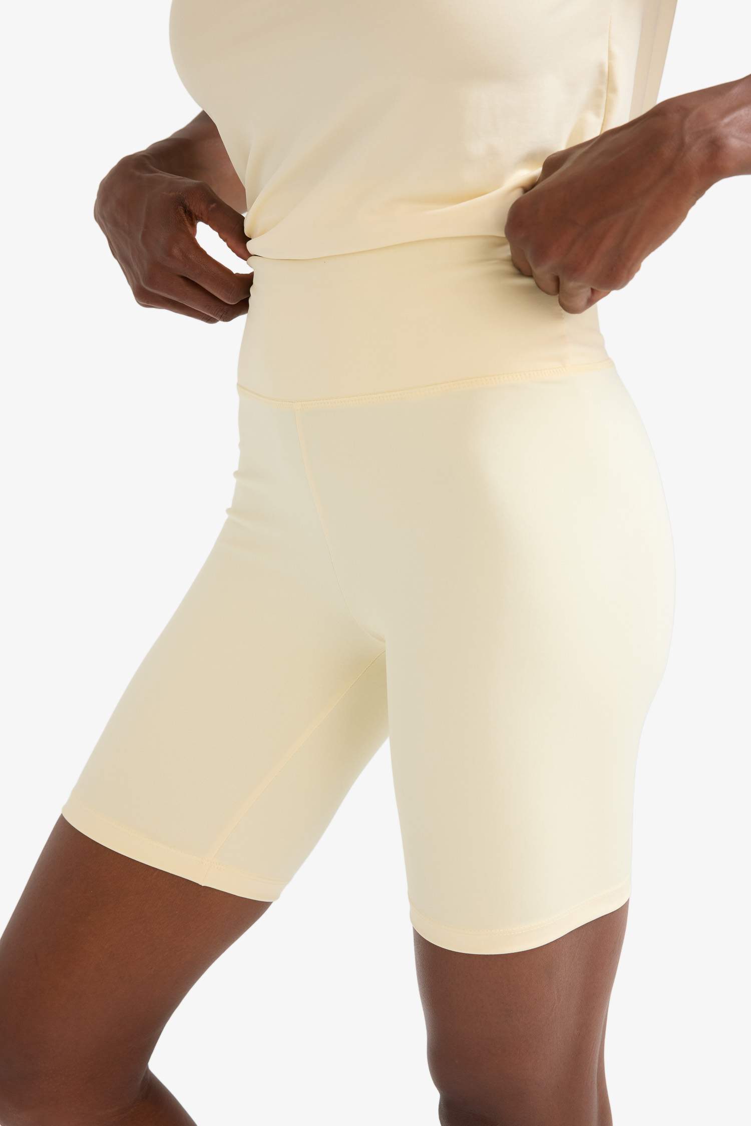 DeFactoFit Yüksek Bel Biker Esnek Kısa Basic Düz Sporcu Tayt