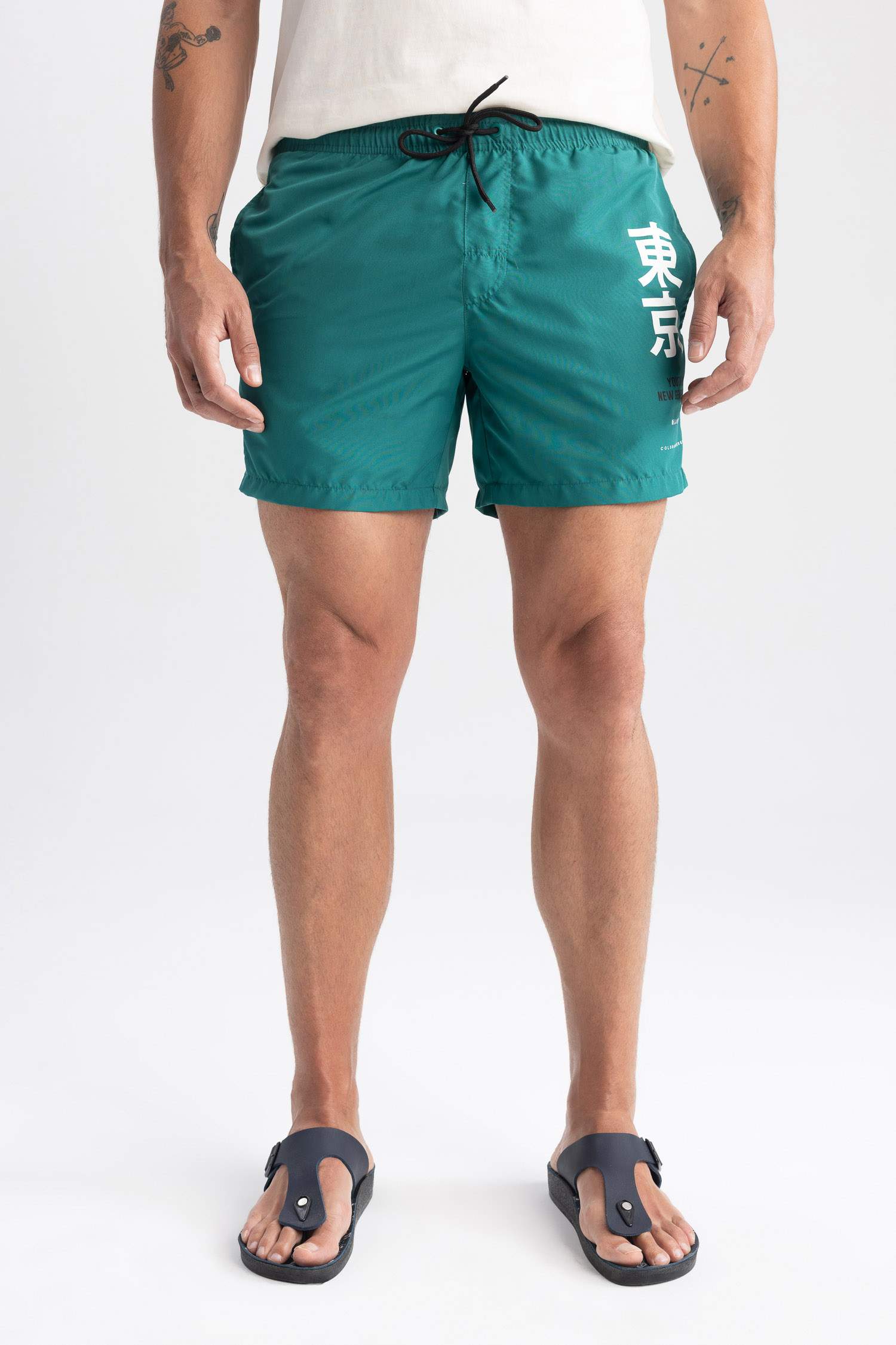 شورت بحر قصير