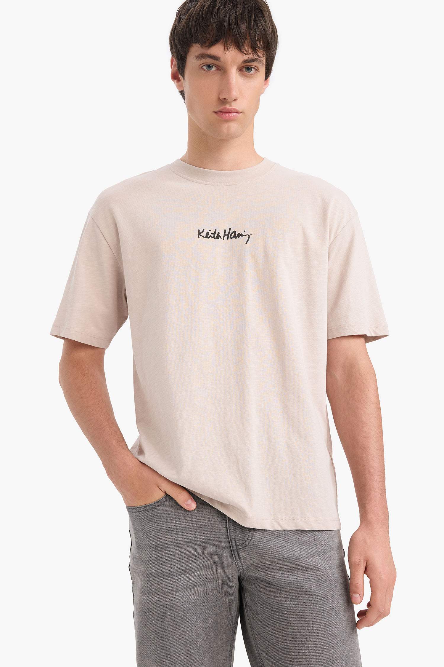 تيشيرت نص ردن قصة مريحة بياخة مستديرة بطبعة شعار من كيث هارينج