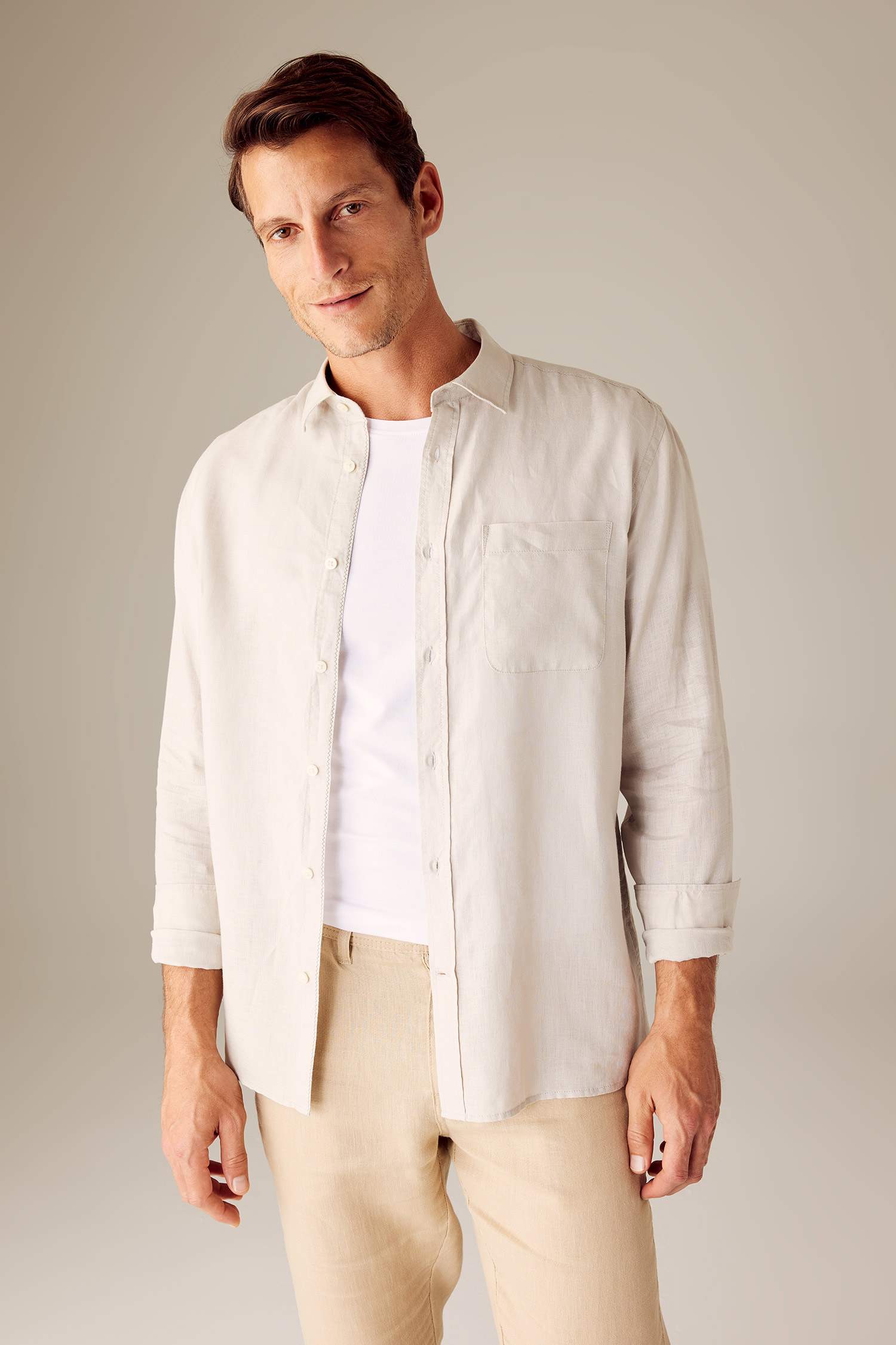 Chemise à manches longues et coupe régulière 100 % lin