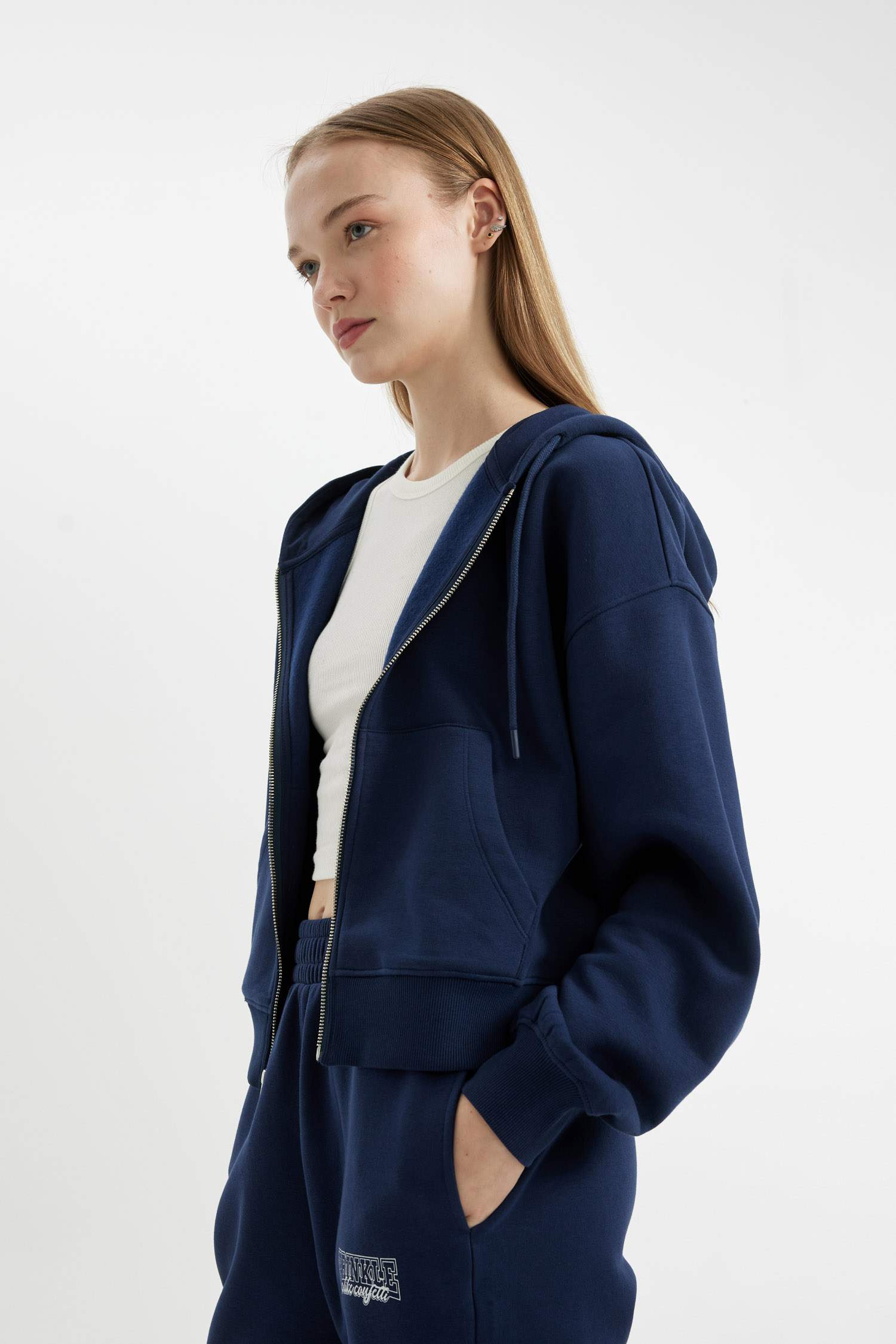 Standard Fit Hooded Basic Zippered Sweatshirt