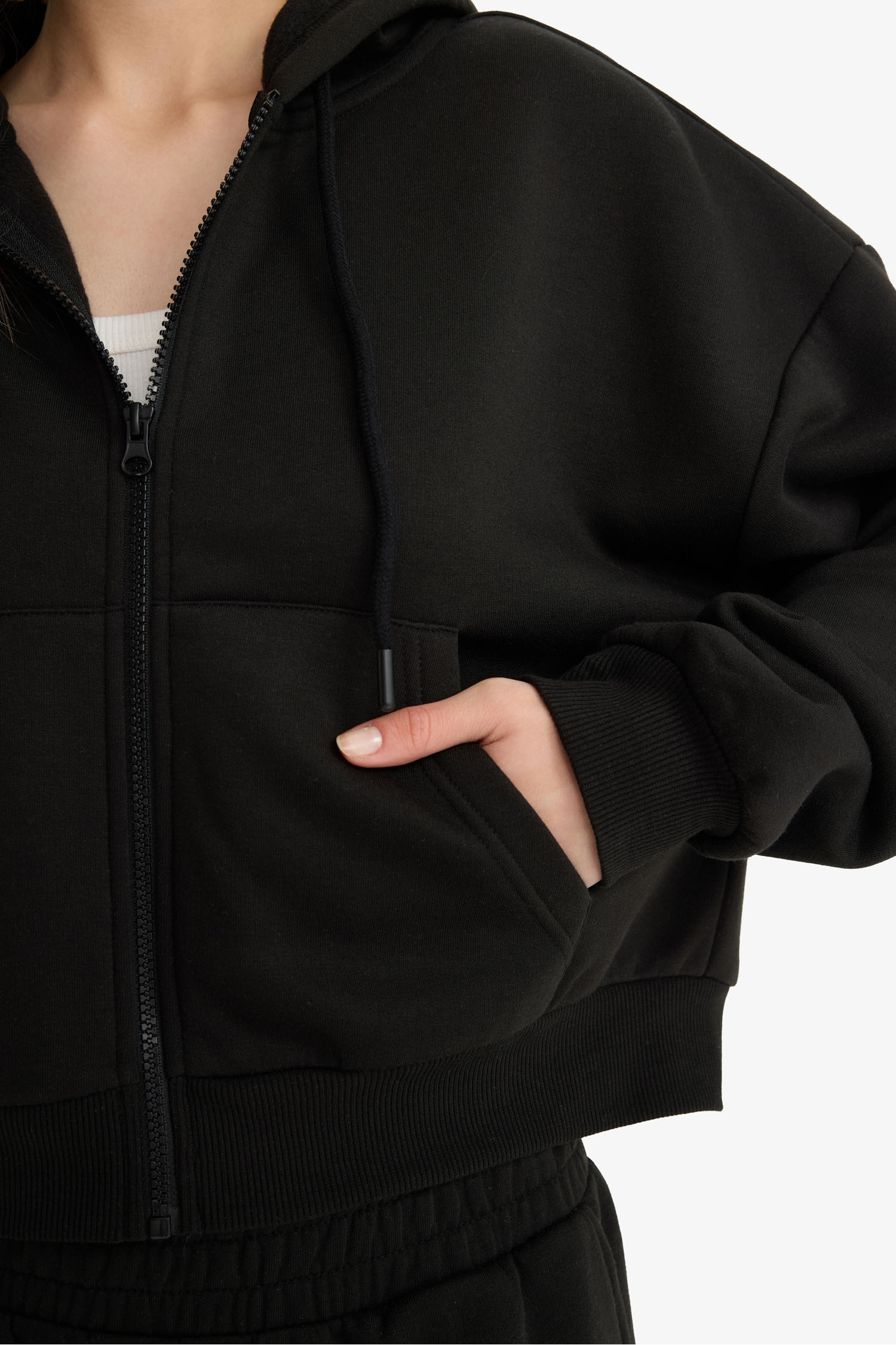 Cropped Fit Hooded Thick Fabric Cardigan