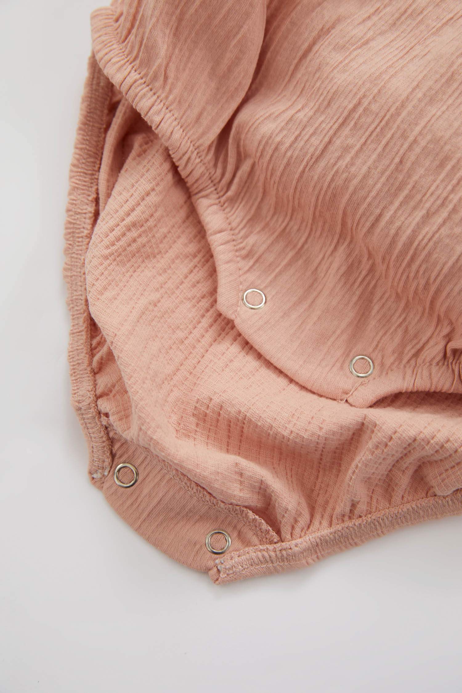 جمبسوت بناتي بيبي بالزهور من قماش مجعد من قطعتين