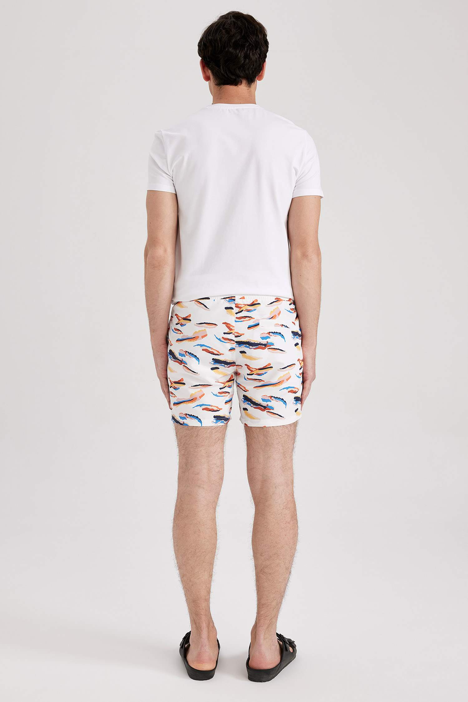 شورت بحر قصير