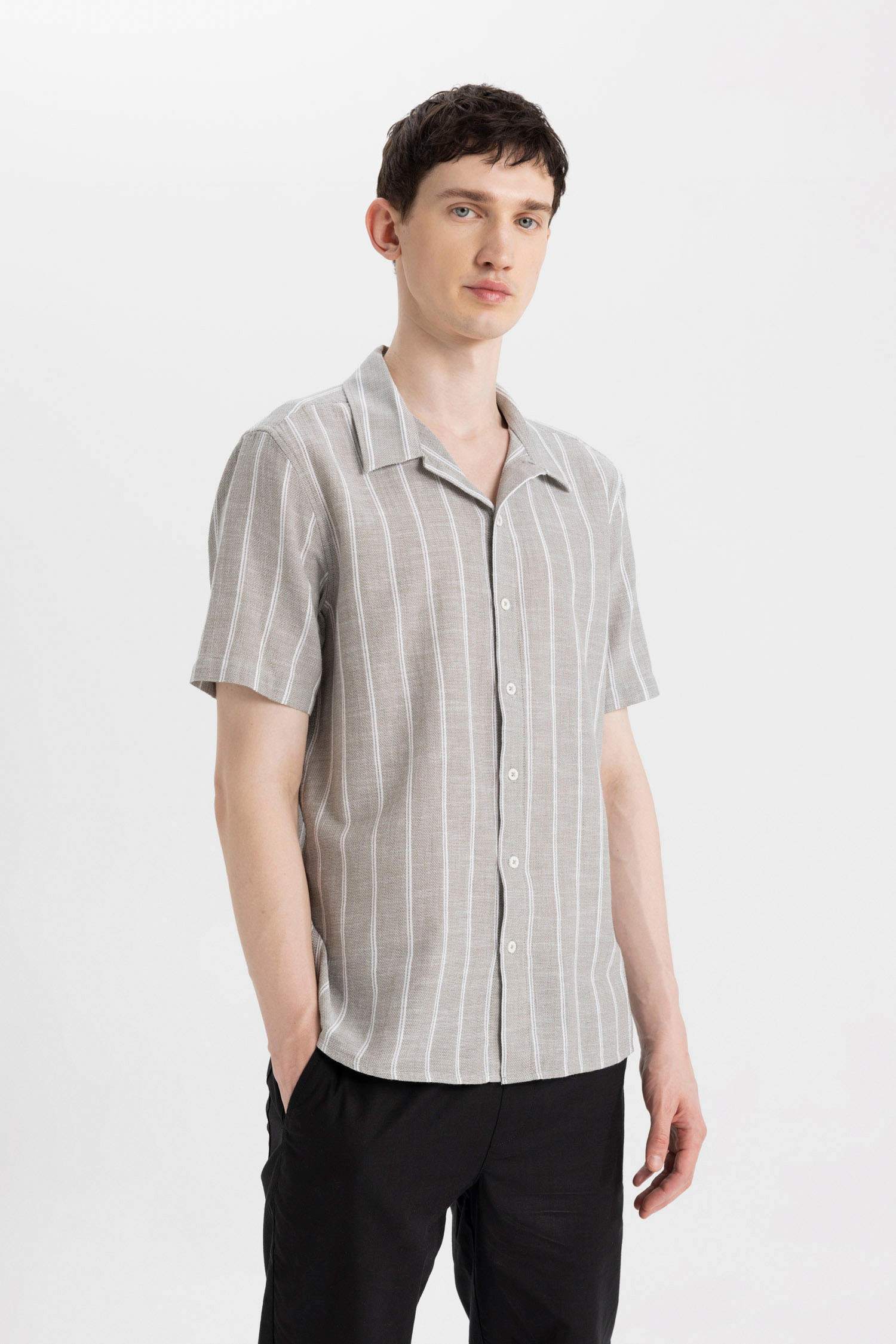 Chemise à manches courtes en coton, col polo, coupe régulière