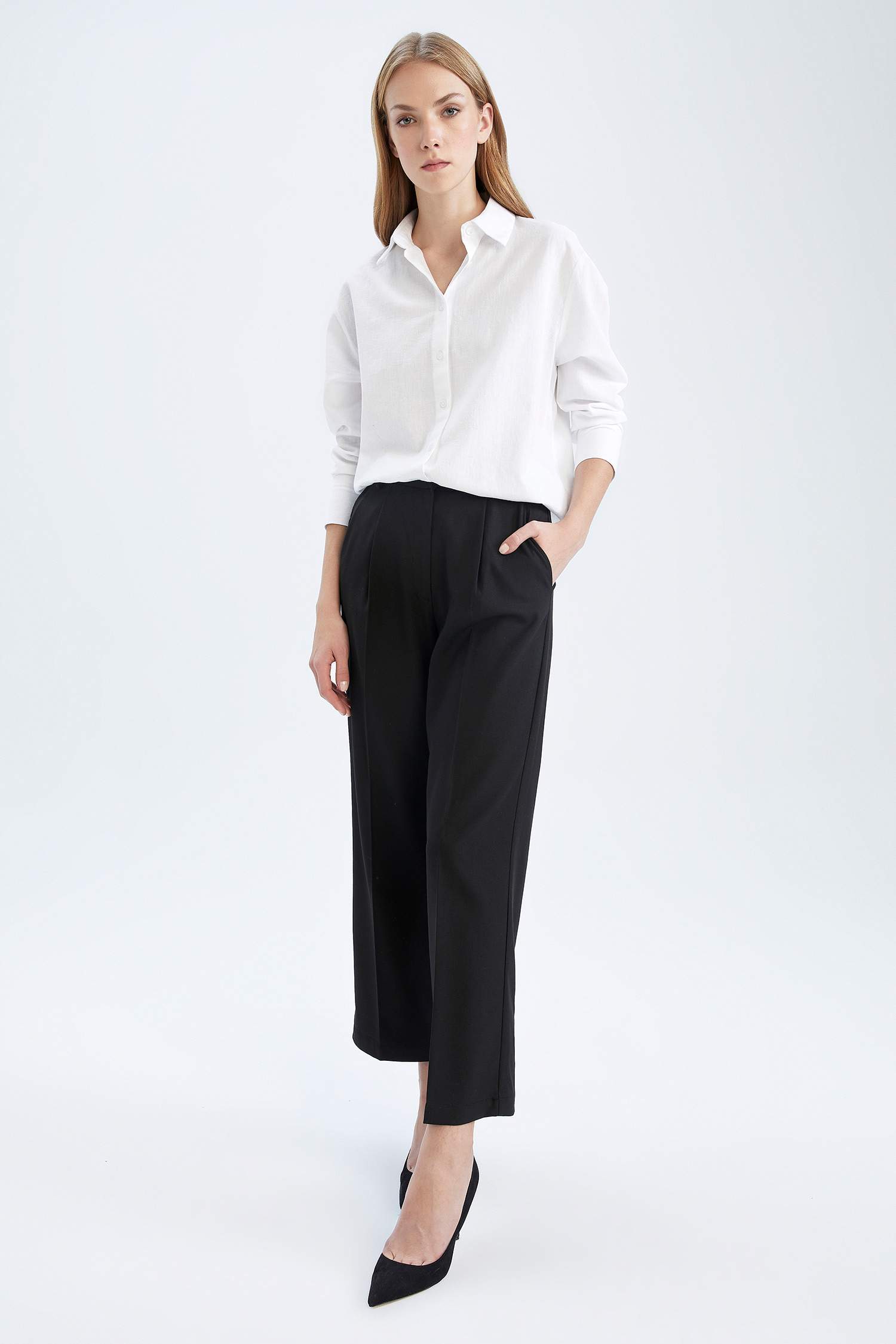 Black WOMEN Regular Fit Trousers 2730076 | DeFacto